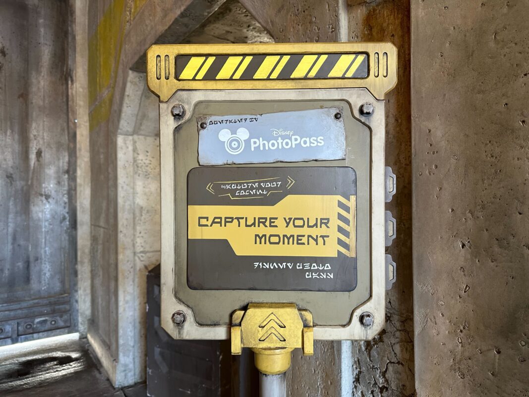 Star Wars: Galaxy's Edge Capture Your Moment sign