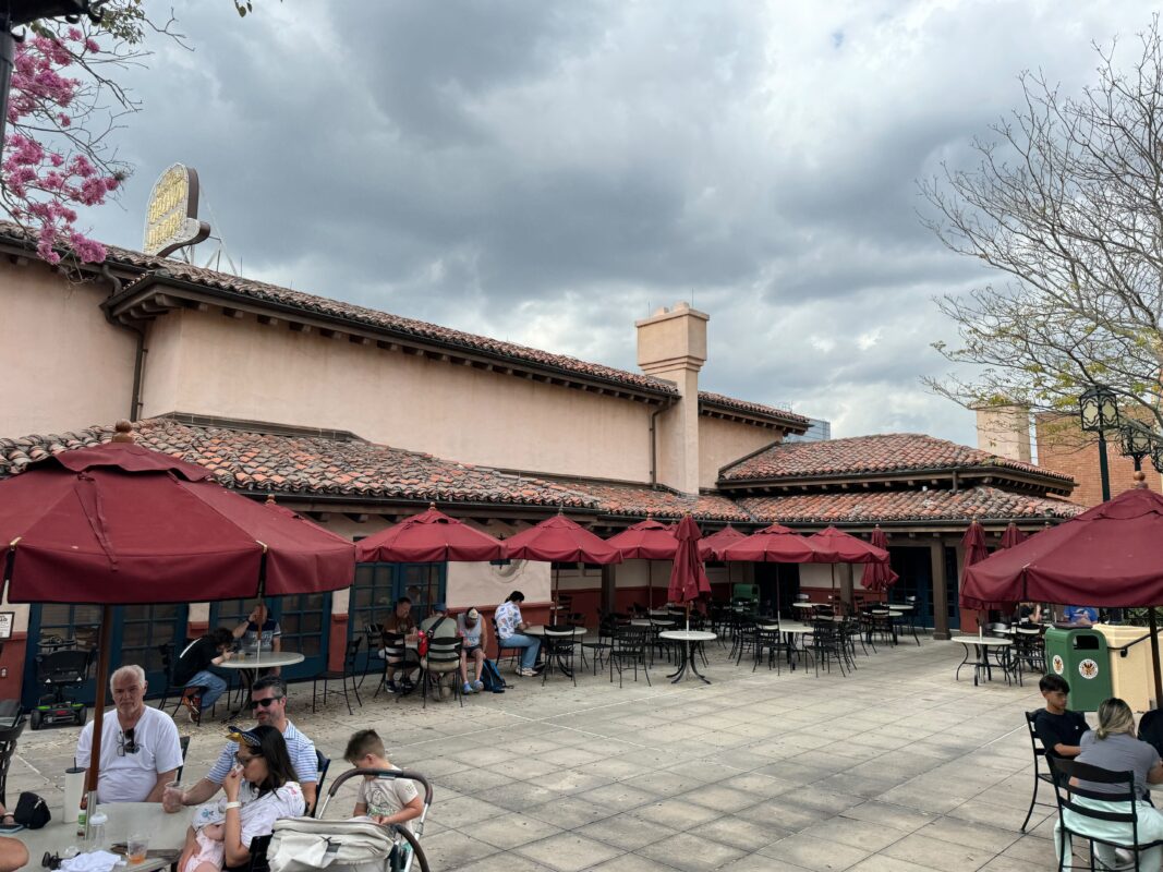 Hollywood Brown Derby and Starring Rolls Cafe building