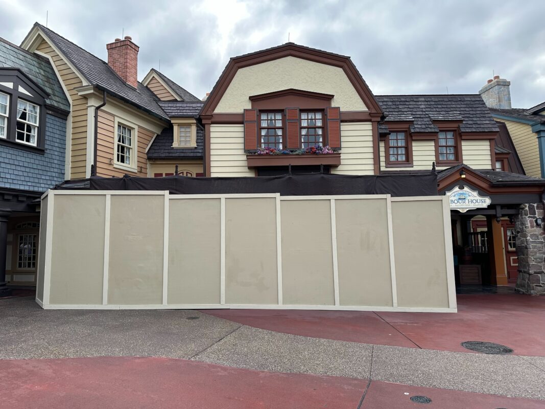 Construction walls, scaffolding, scrim