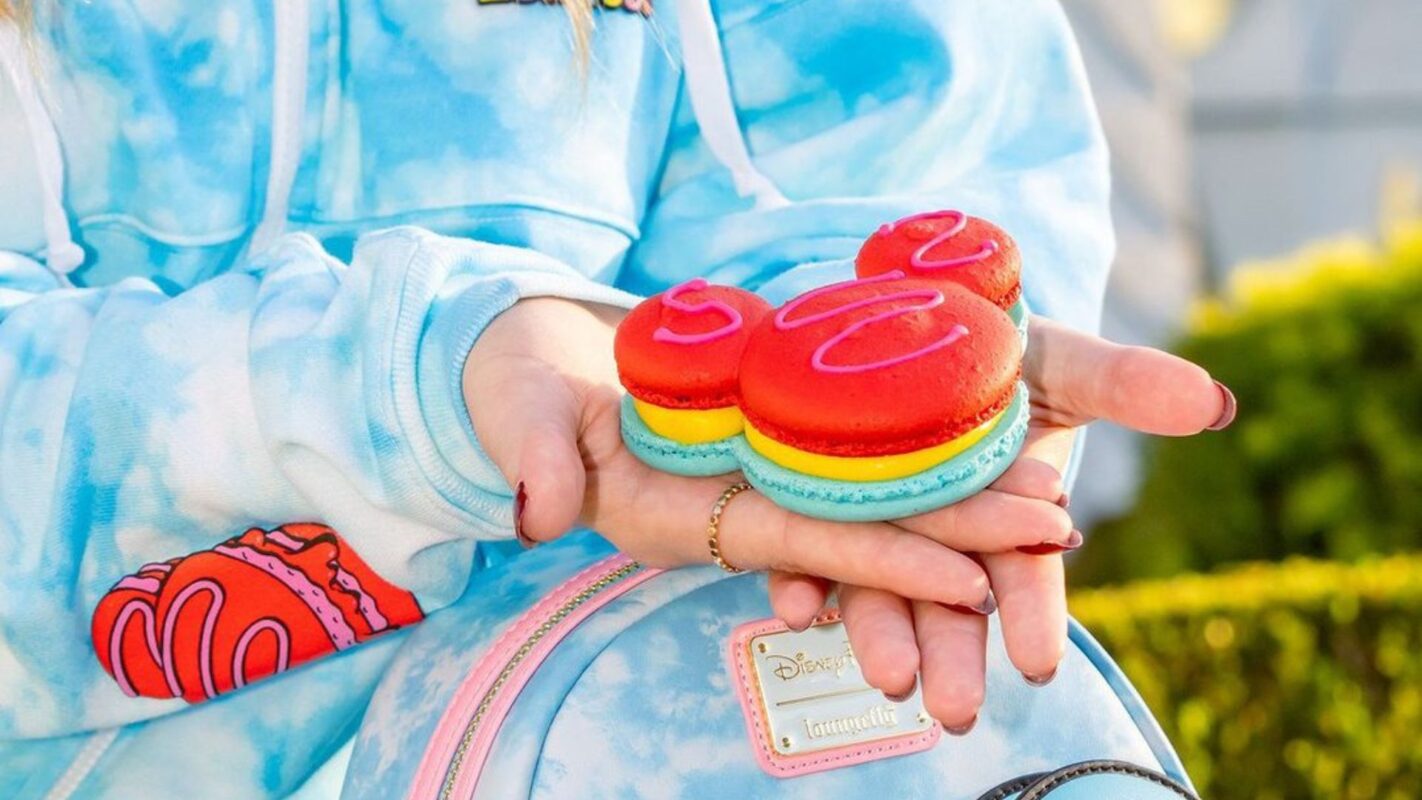 strawberry lemon macaron