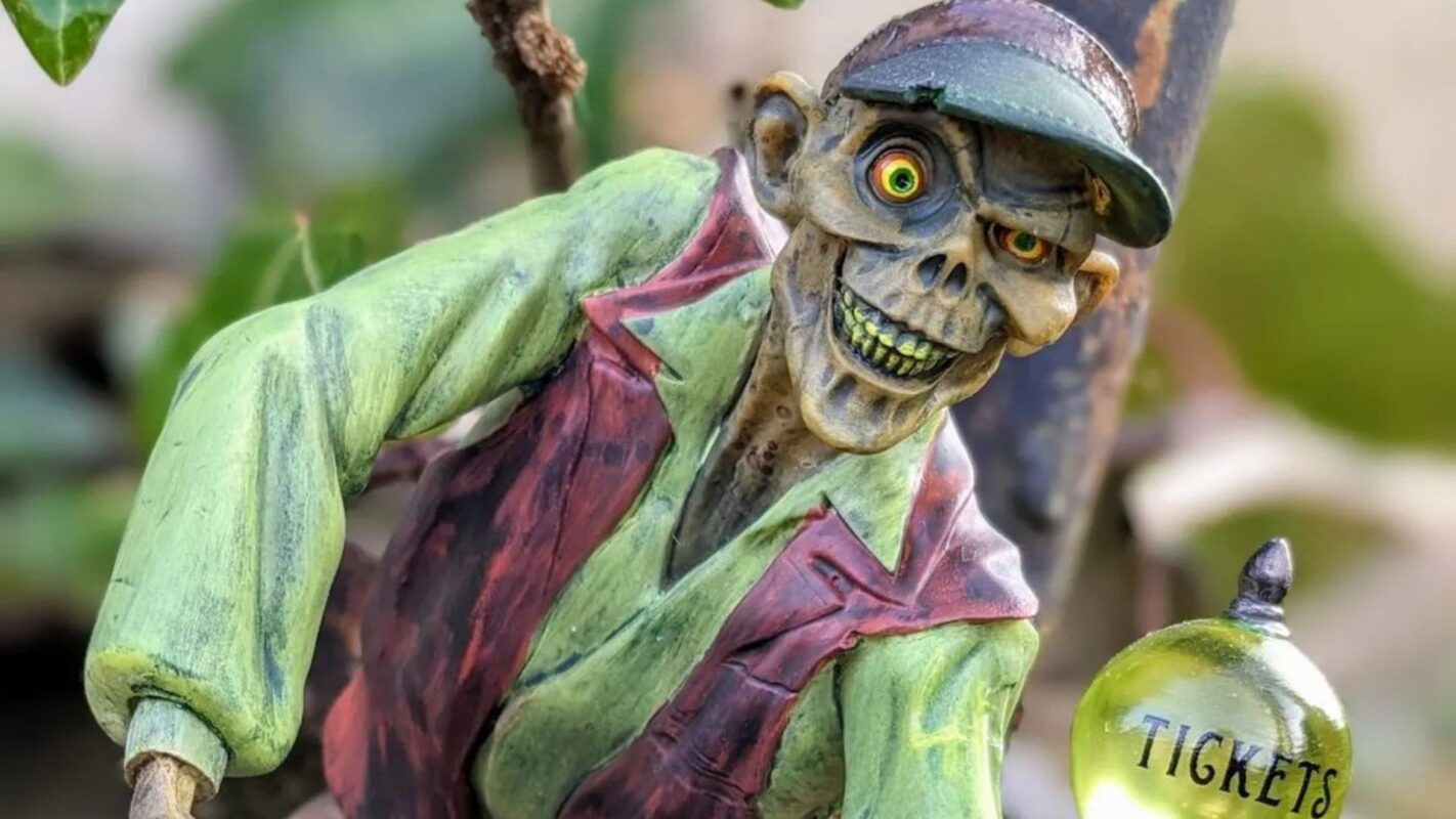 Phantom Manor stationmaster figure