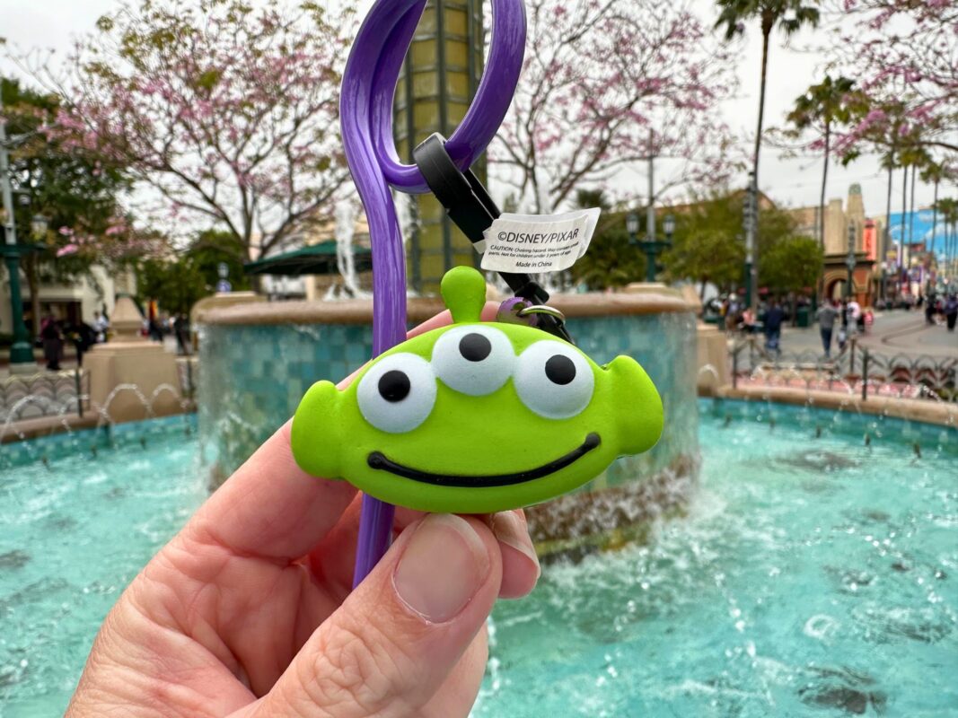 Front of Alien Macaron Straw Clip