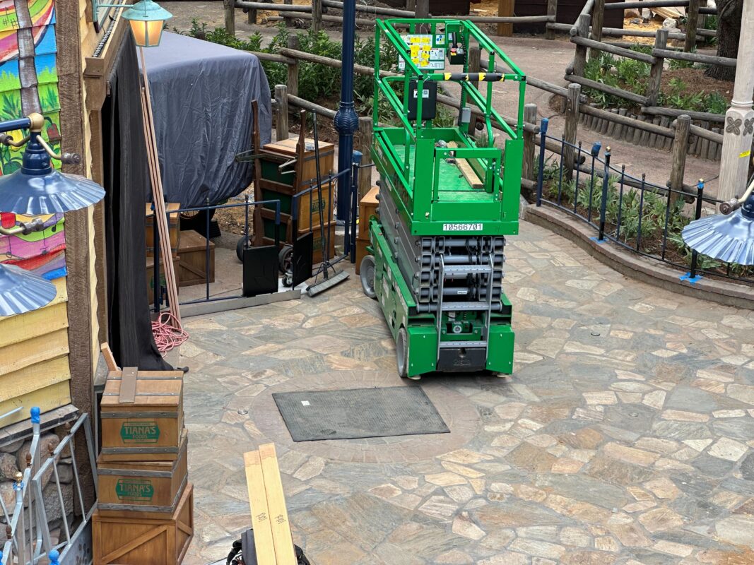 Tiana's Bayou Adventure outdoor queue