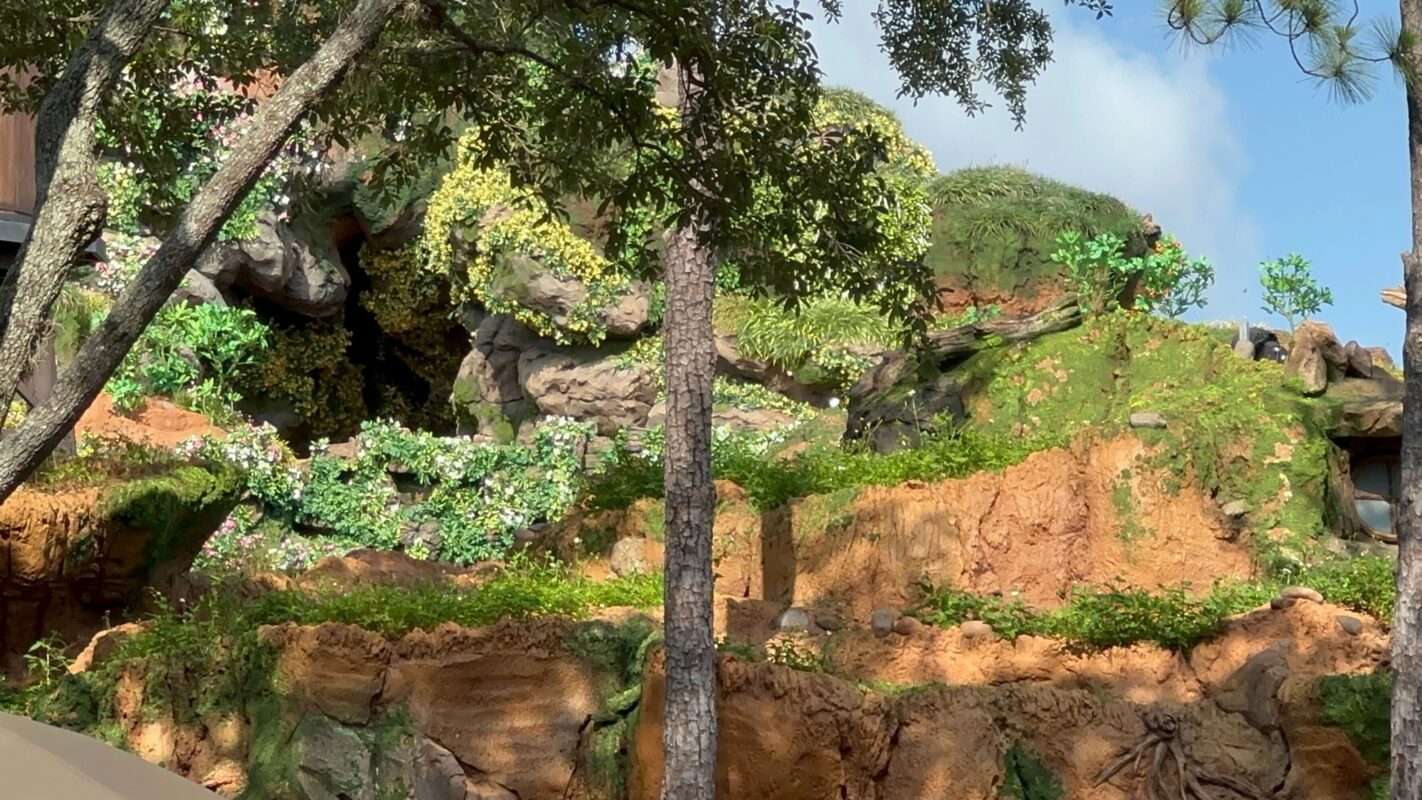 Firefly lightning effect seen outside of Tiana's Bayou Adventure