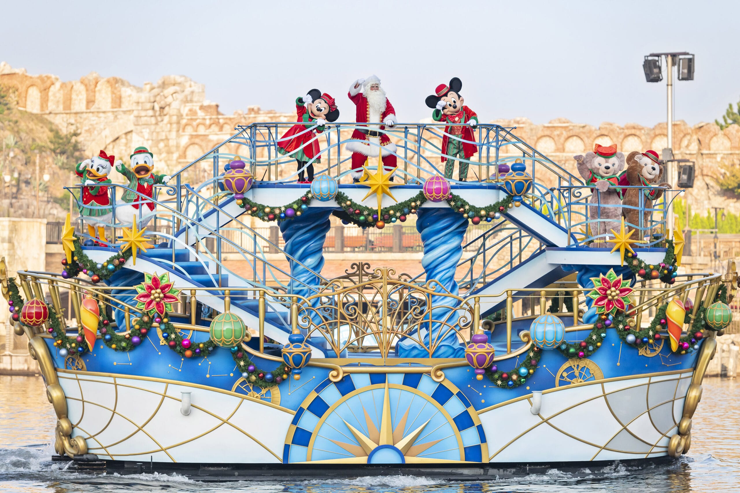 VIDEO: Christmas Harbor Greeting Featuring Mickey & Friends, Duffy