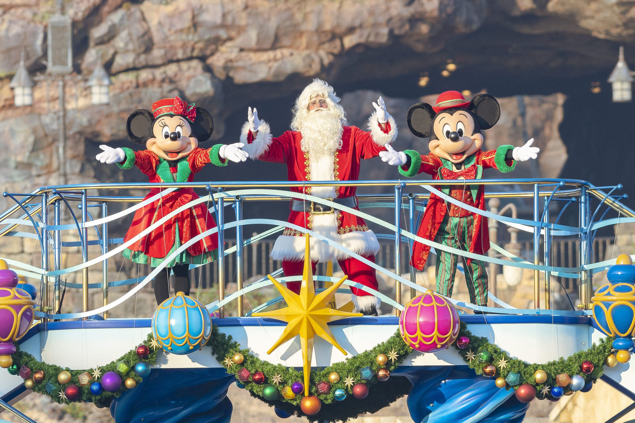 美品24時間発送！ディズニー mickey’s holiday skaters DLR Hidden Disney Series 2024: Mickey Holidays - CHASER: Christmas