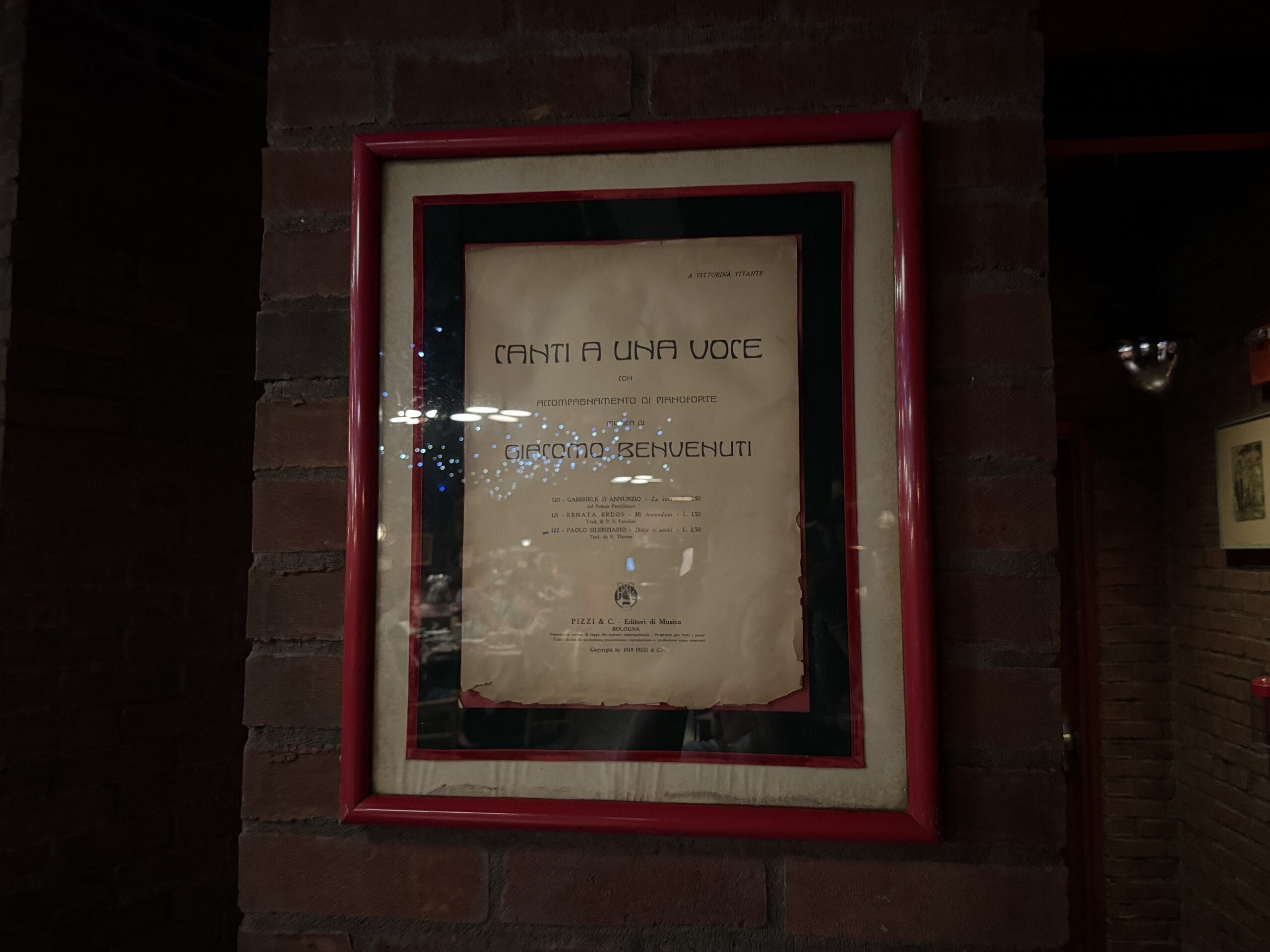 Framed certificate titled "Canti a Una Voce" at Mama Melrose’s Ristorante Italiano in Disney's Hollywood Studios.