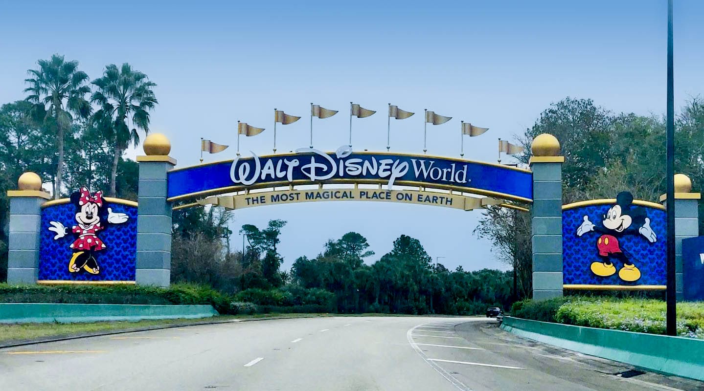 Walt Disney World entrance arch in Orlando with Minnie and Mickey Mouse, welcoming you to the famous theme park.