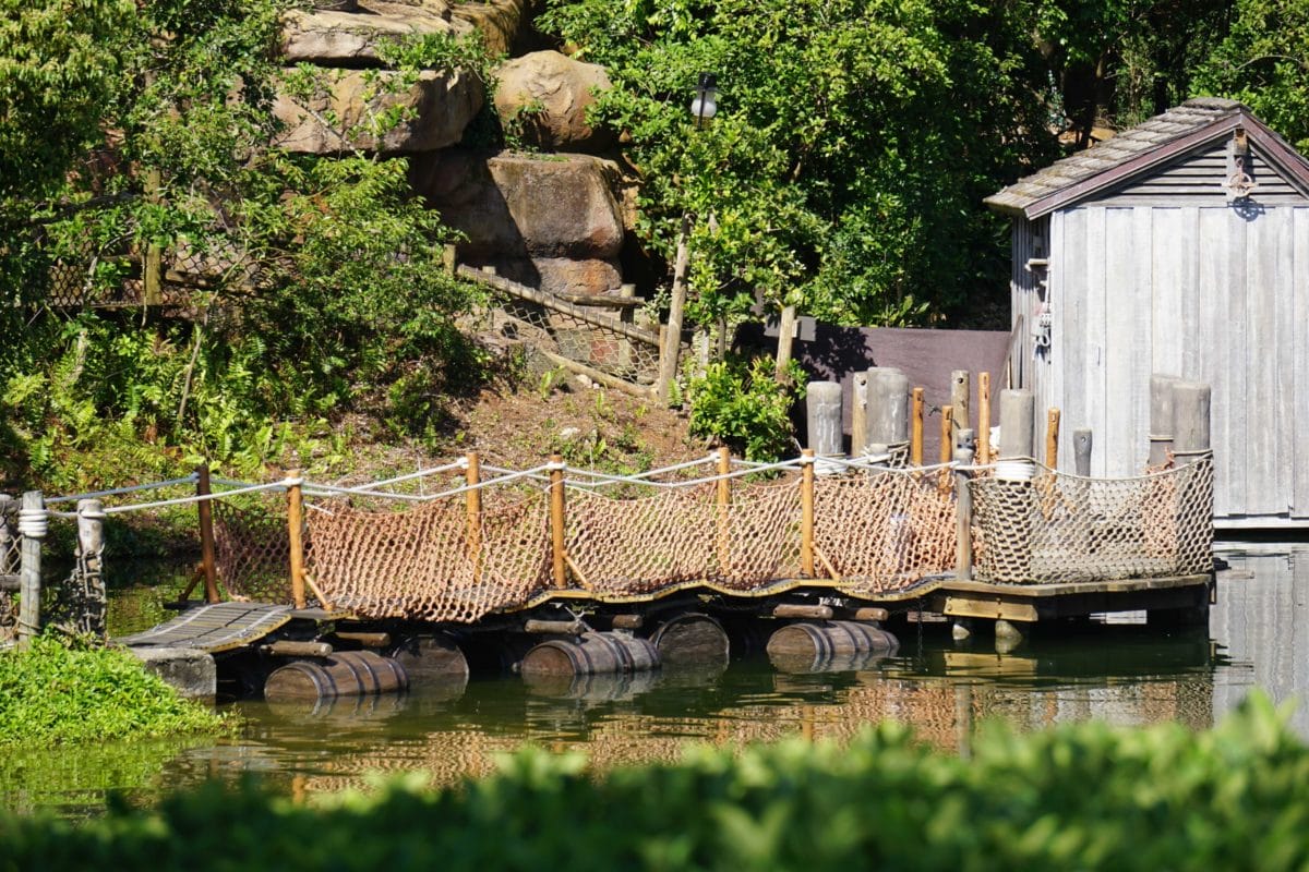 Tom Sawyer island closing barrel bridge