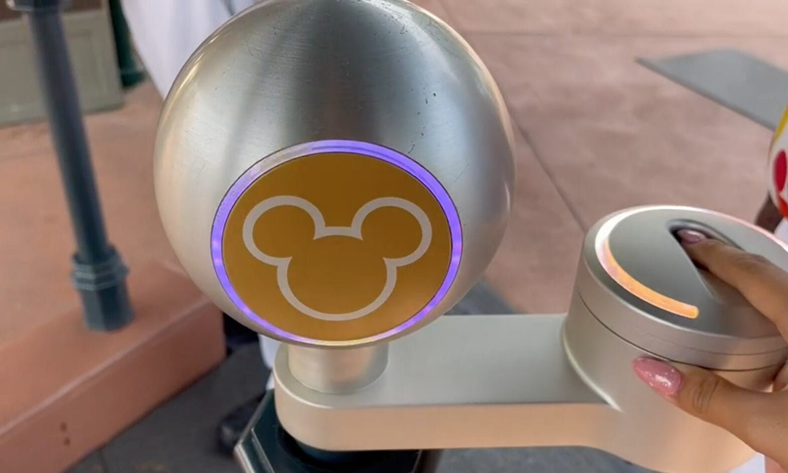 Park hopping with a disney world annual pass