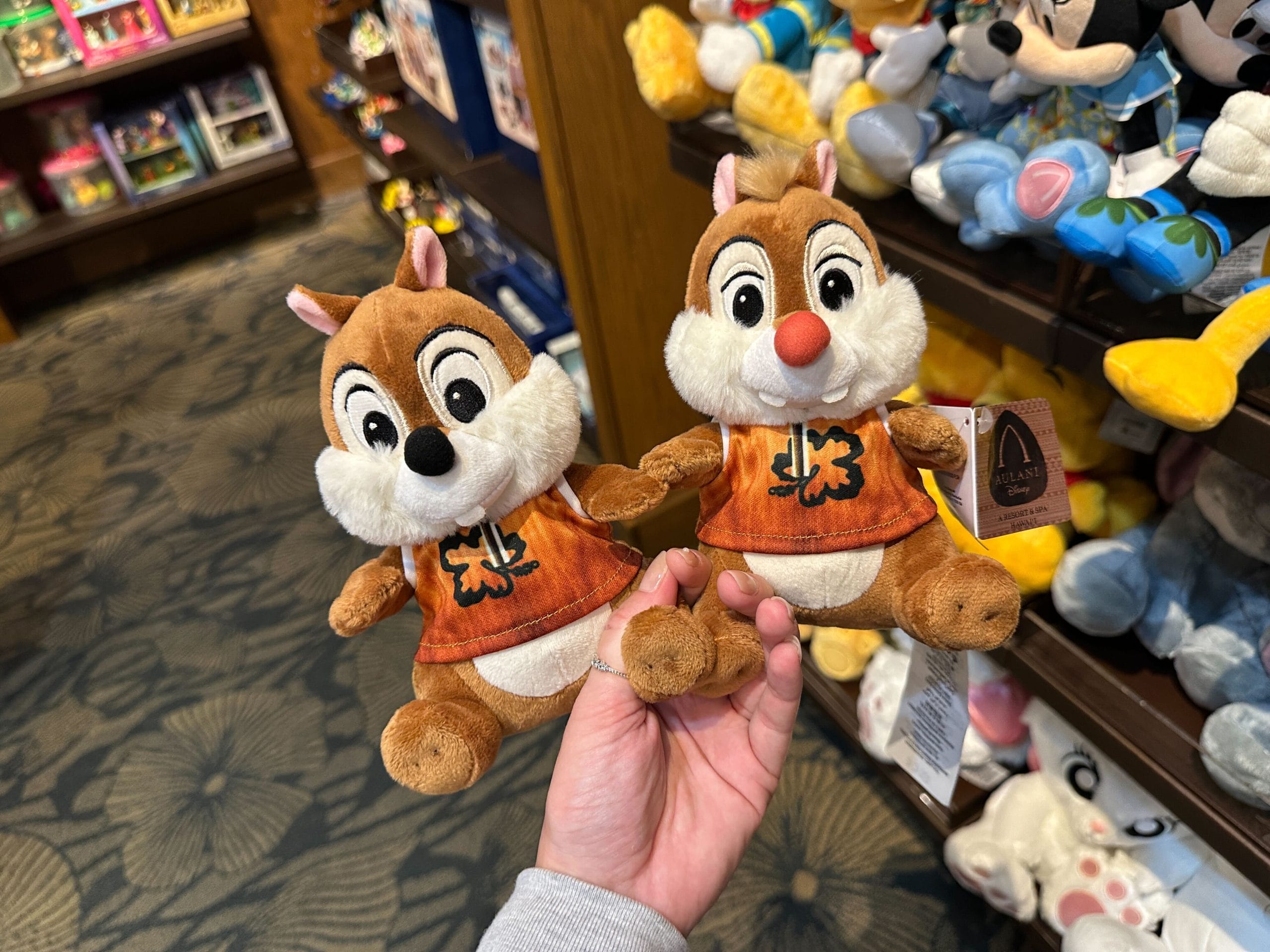 ホウ　【希少】マイセン　仔ネズミ　ハムスターフィギュリン　ヤングアニマル Light-Up Maui Statue and Aulani Plush Collection Available at