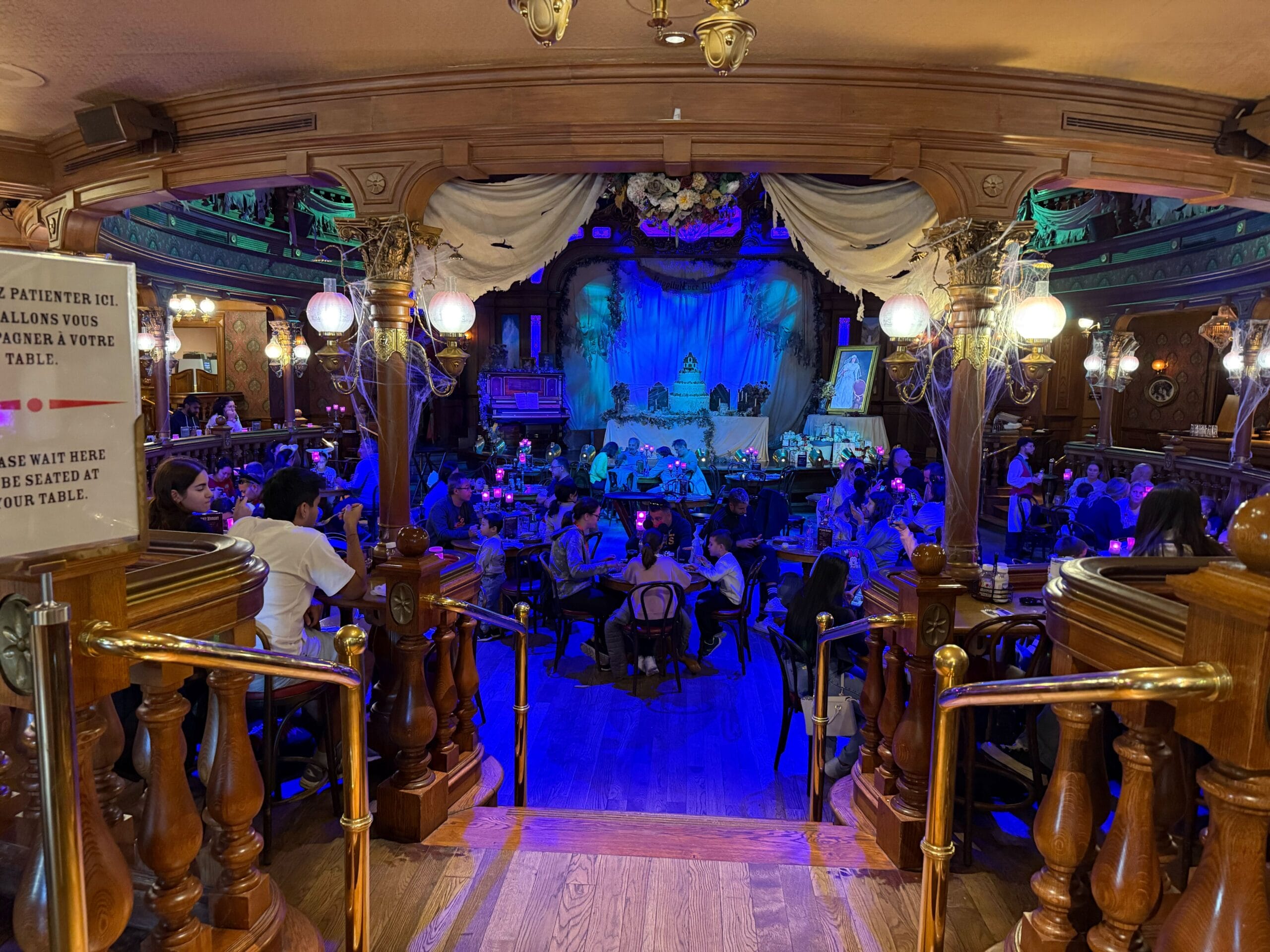 Ornate restaurant with chandeliers and wooden décor, echoing the charm of the Unlucky Nugget Saloon at Disneyland Paris.
