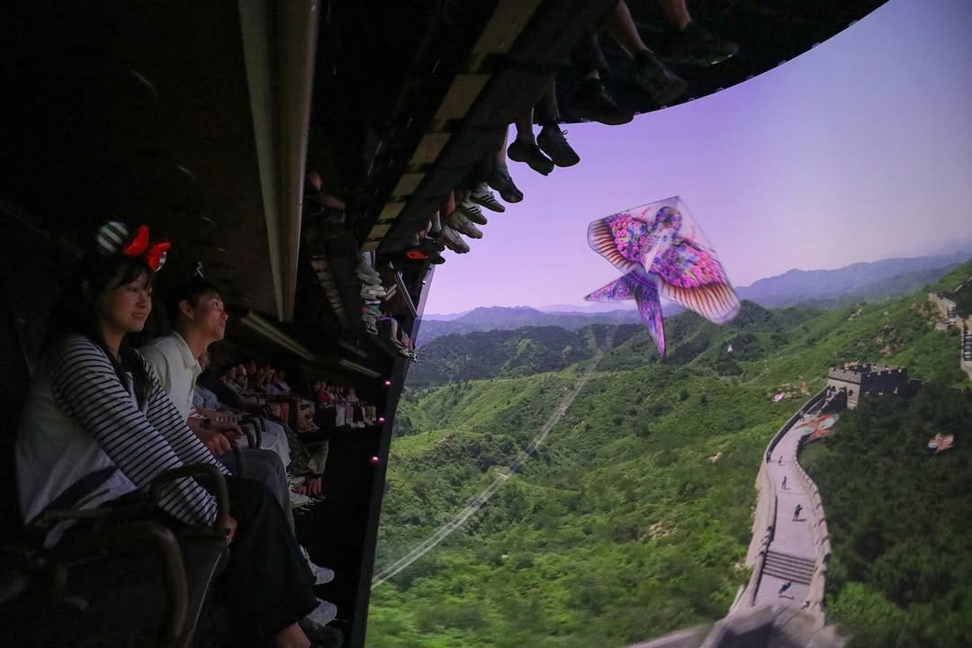 People on a flying theater ride enjoy a screen showing a kite over the Great Wall of China in this Daily Recap.