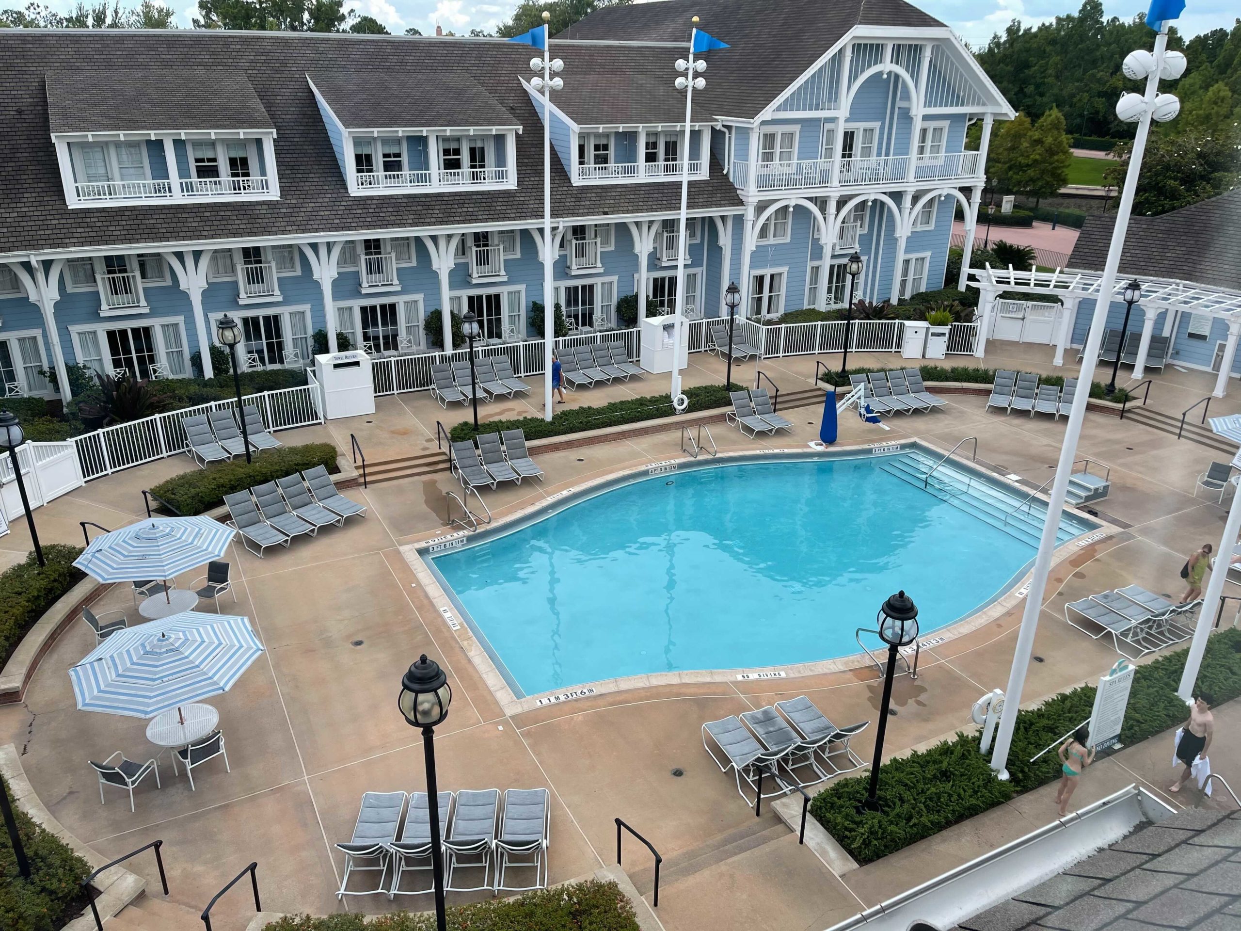 beach-club-deluxe-room-tour-35