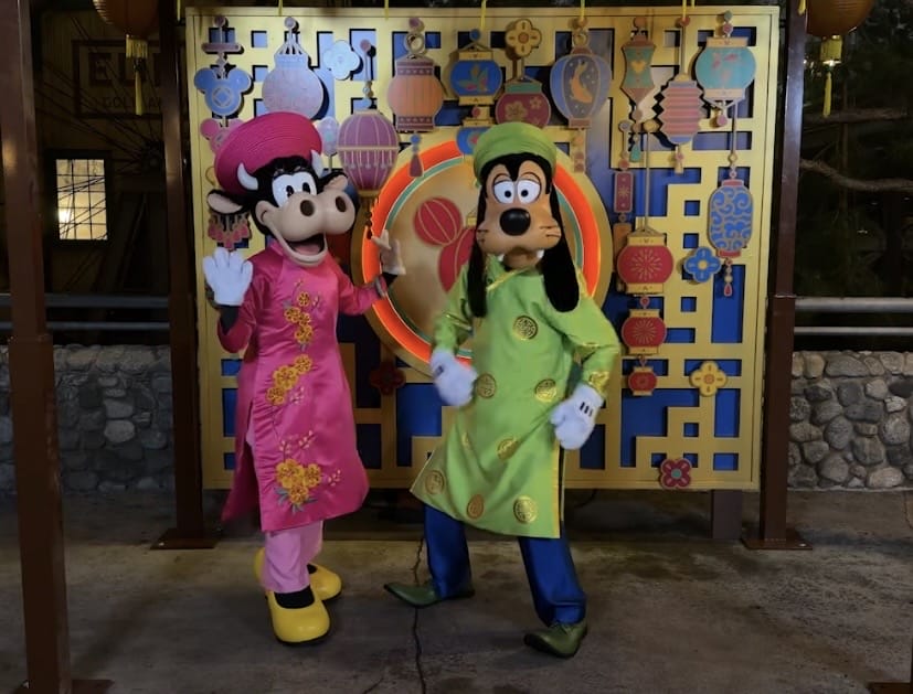 Clarabelle Cow and Goofy are wearing pink and green Vietnamese-style áo dài.