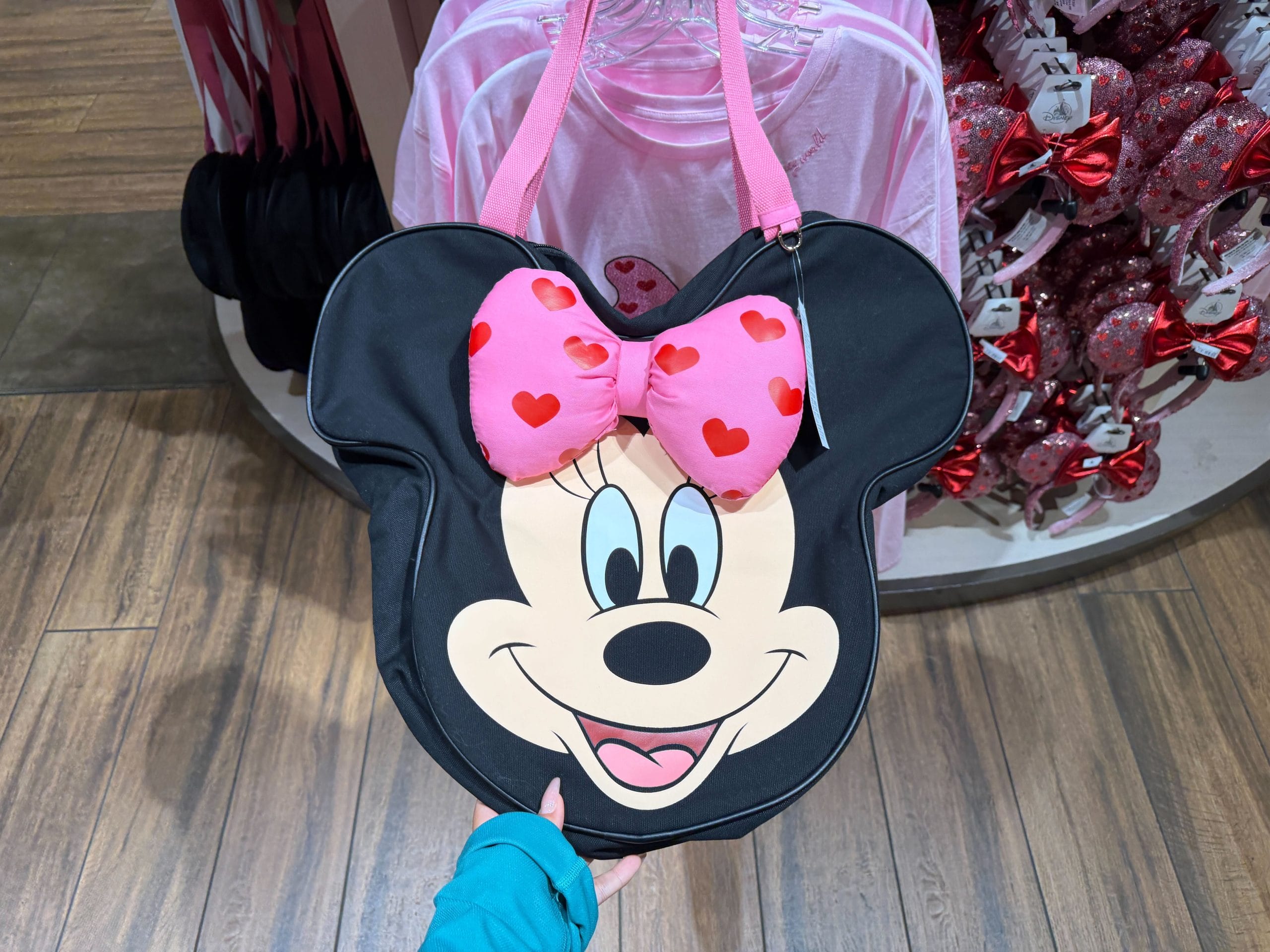 Valentine's Day Minnie Big Face Tote Bag Arrives at Walt Disney World