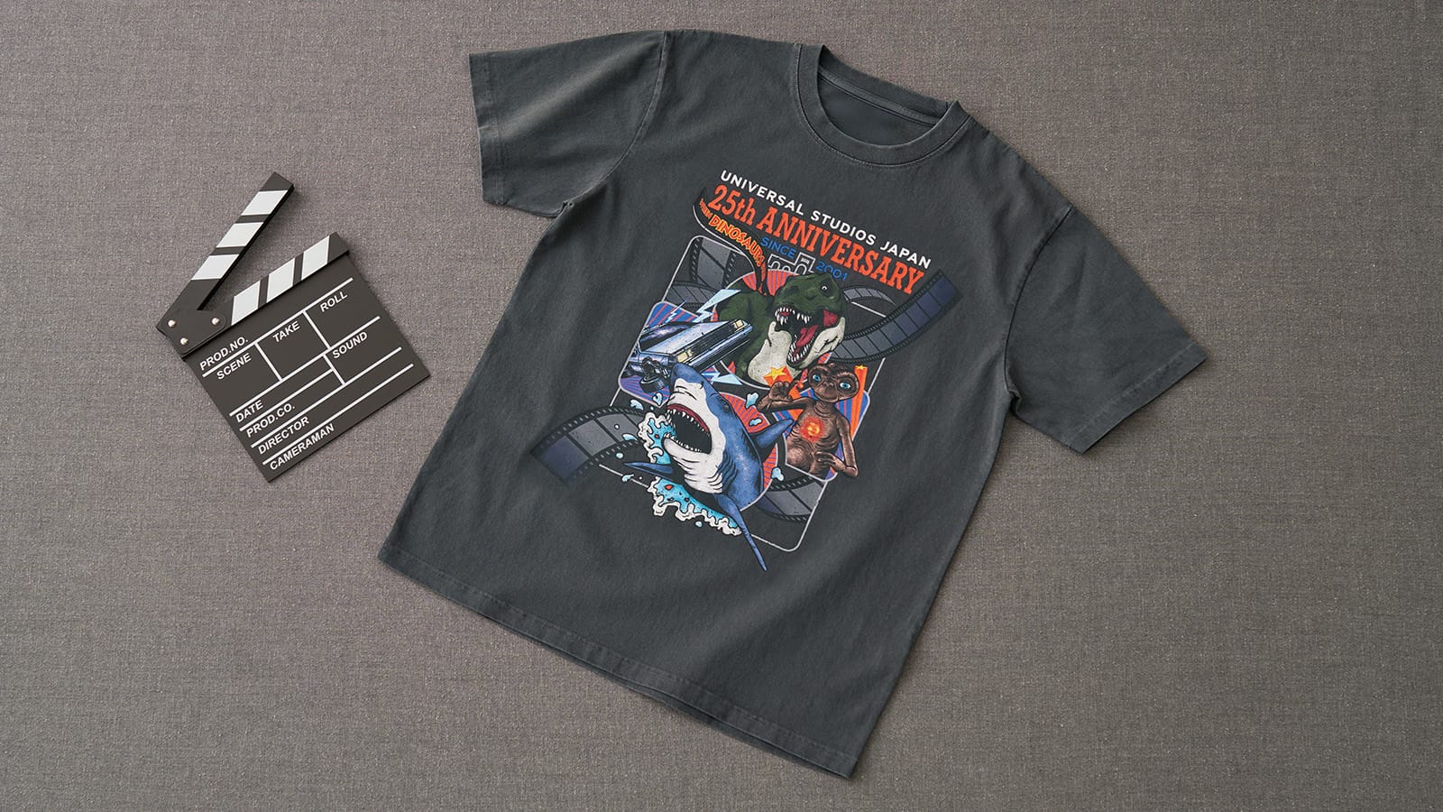 Movie T-shirt for the 25th anniversary of Universal Studios Japan.