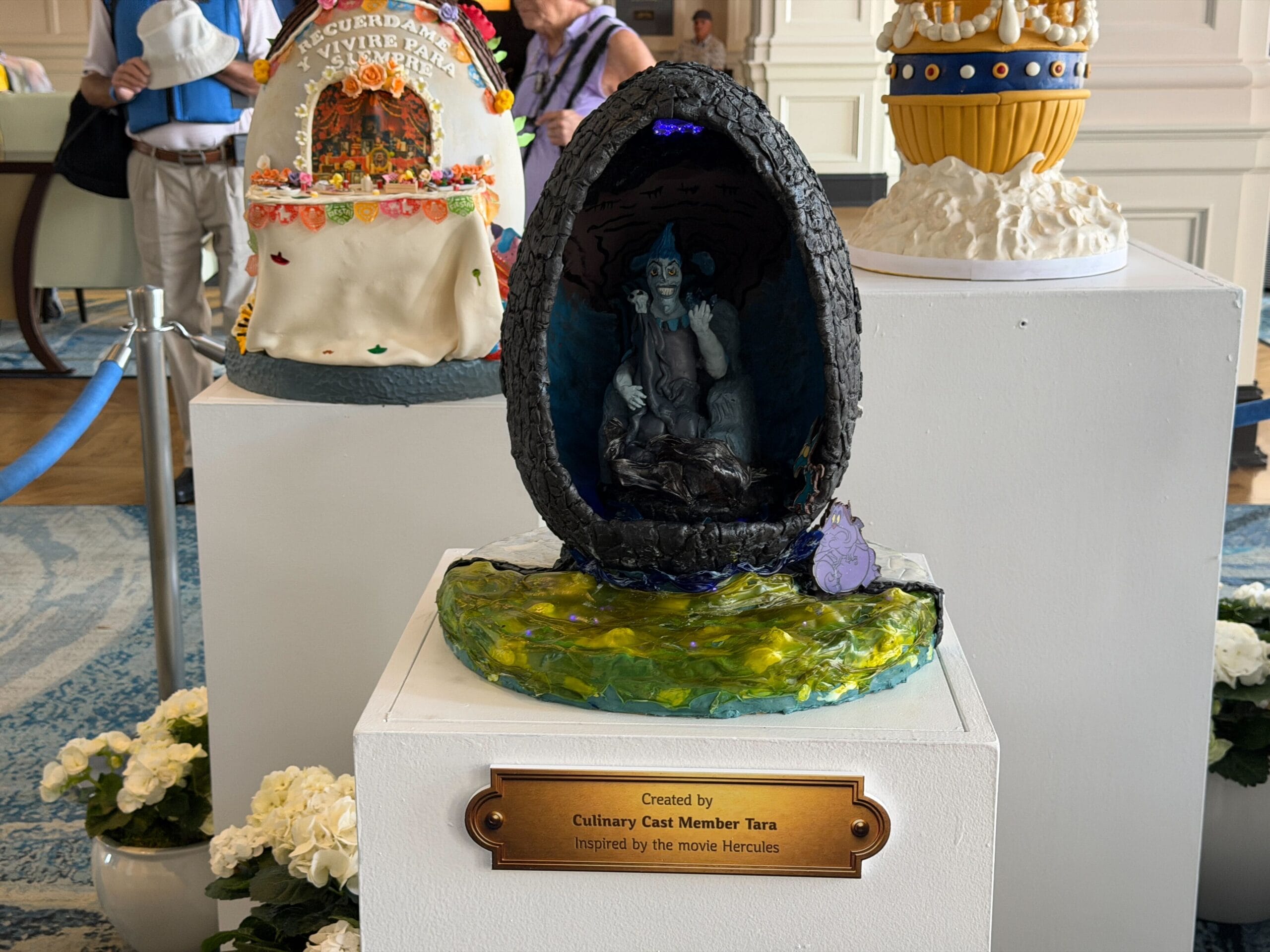 The sixth egg is inspired by the film Hercules. It is hollow and features Hades sitting on his throne, as the river Styx flows out in front of him. Pain is present, but no Panic. There appear to be lights in the ceiling of Hades' room.