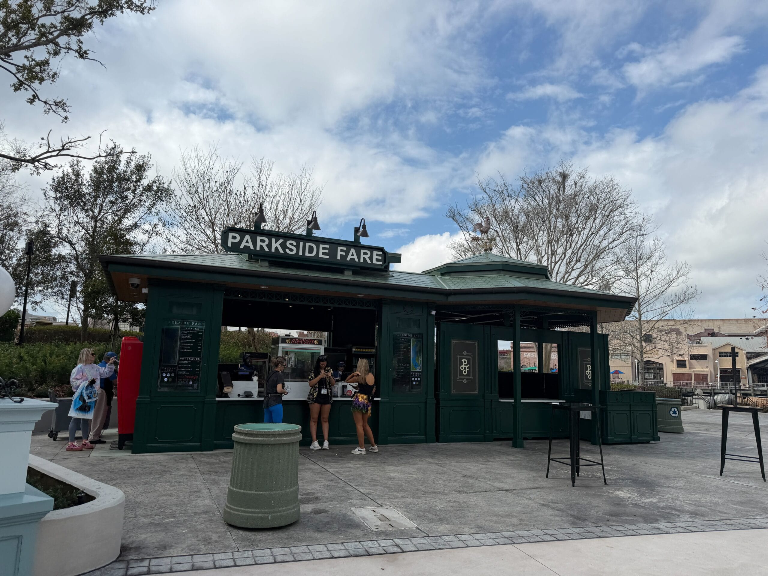 Universal Studios Florida Opens Parkside Fare Snack Stand, Replaces Expo Eats