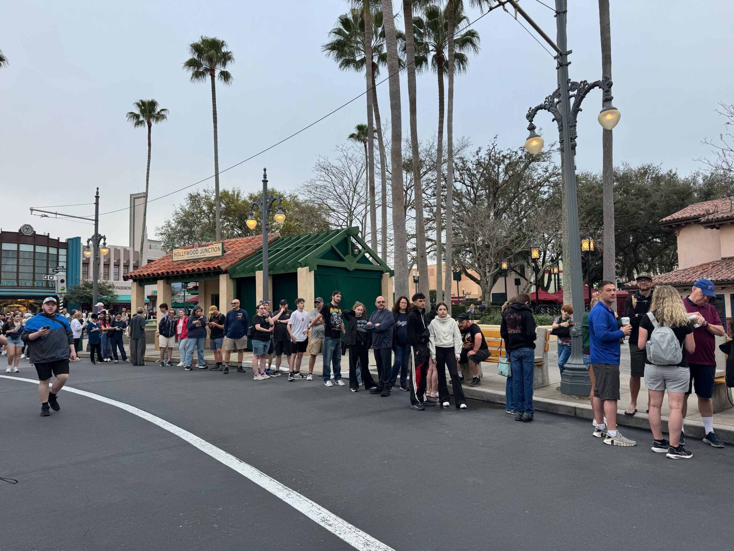 Rock ‘n’ Roller Coaster Starring Aerosmith Expected to Reach 3+ Hour Wait on Last Day