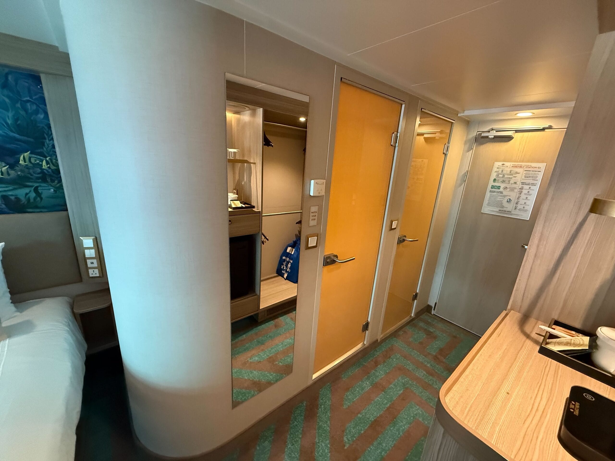 Deluxe Reef View Stateroom with Verandah entryway