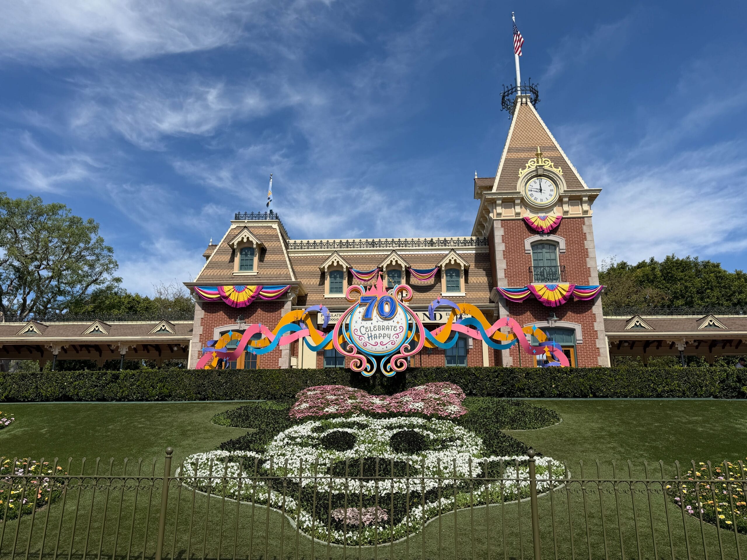 Minnie Mouse Flowerbed Returns to Disneyland for Women’s History Month 2026