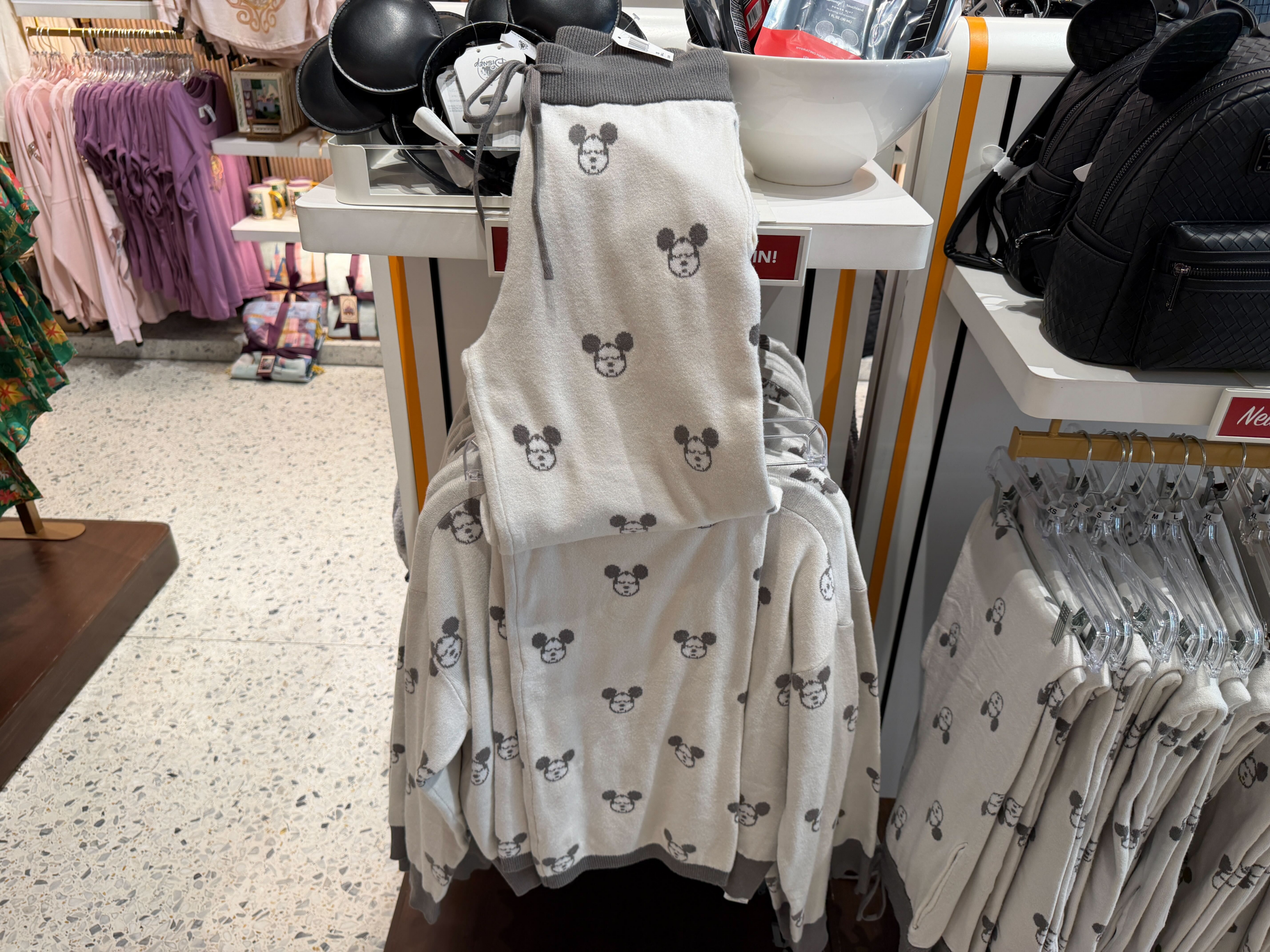 These long pants match the long-sleeved top above.