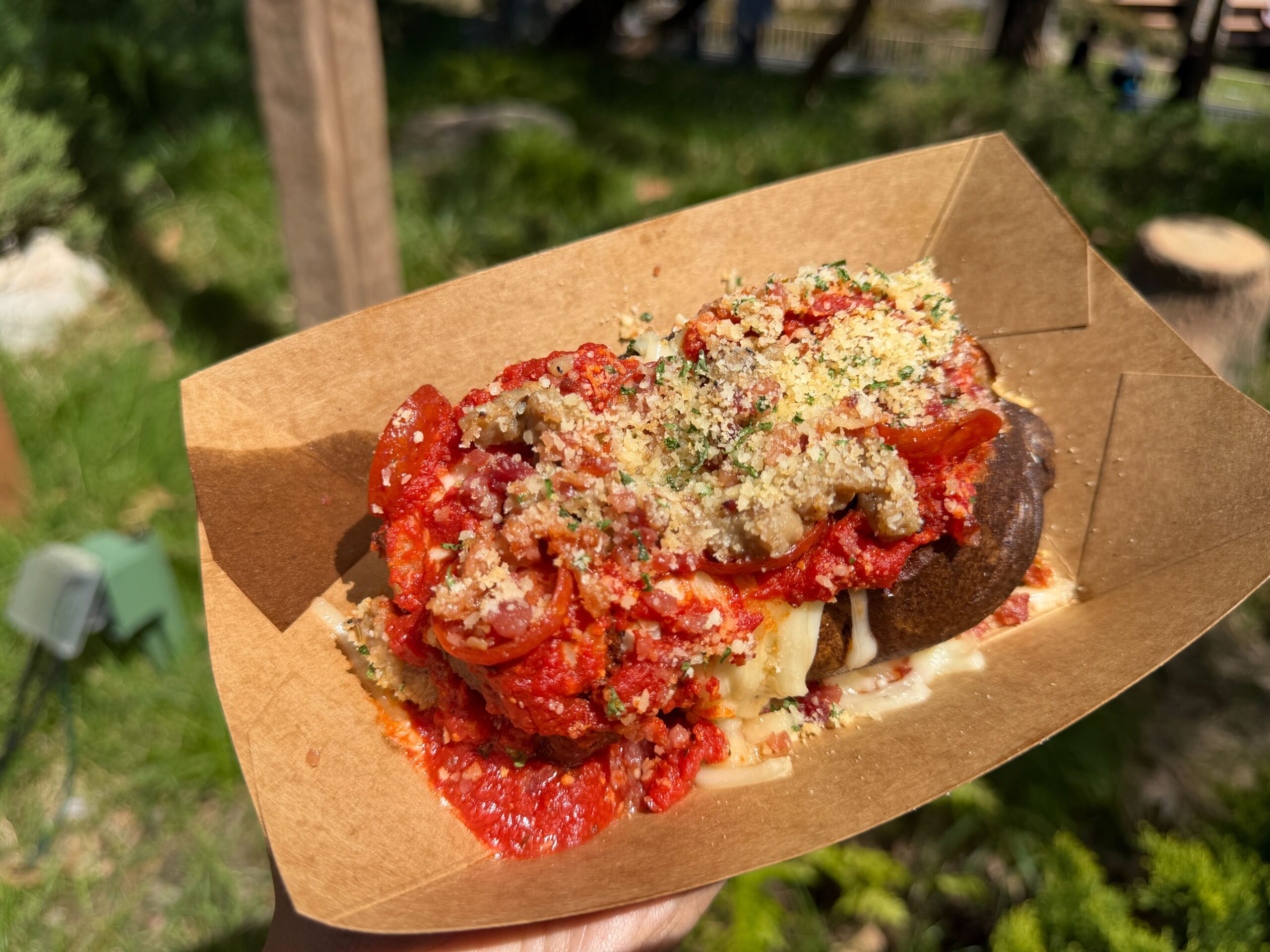 REVIEW: Bluey-Themed Pizza Girls Baked Potato at Disneyland Park