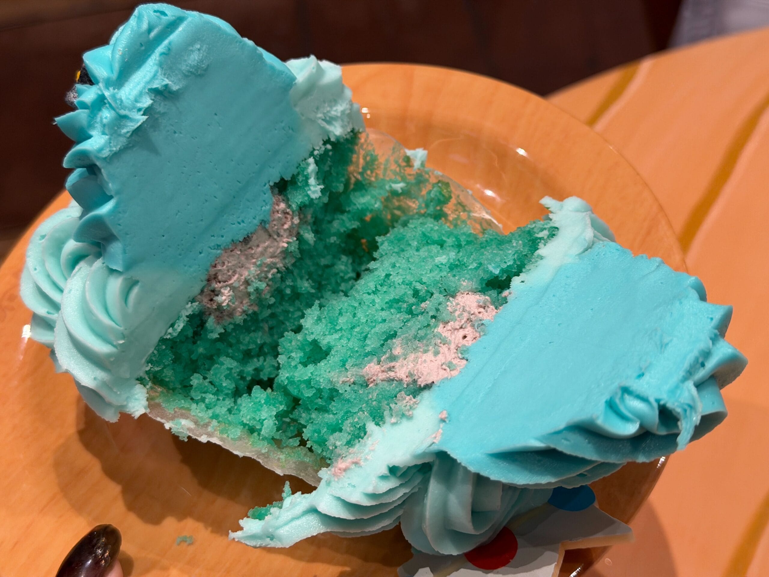 Limited-Time Lemon-Blueberry Rosalina Cupcake at Super Nintendo World