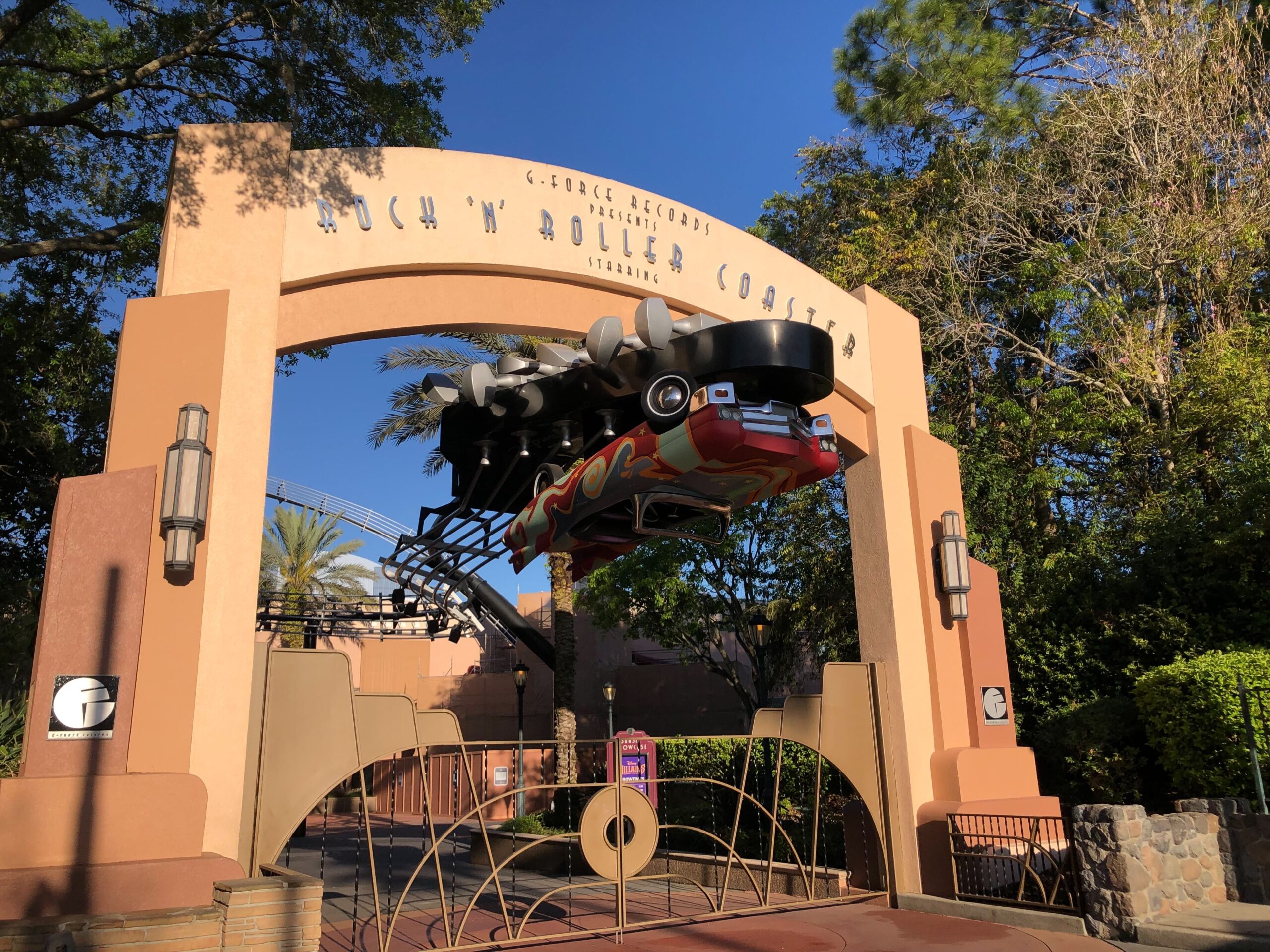 Stars Added to Rock ‘n’ Roller Coaster Upside-Down Car