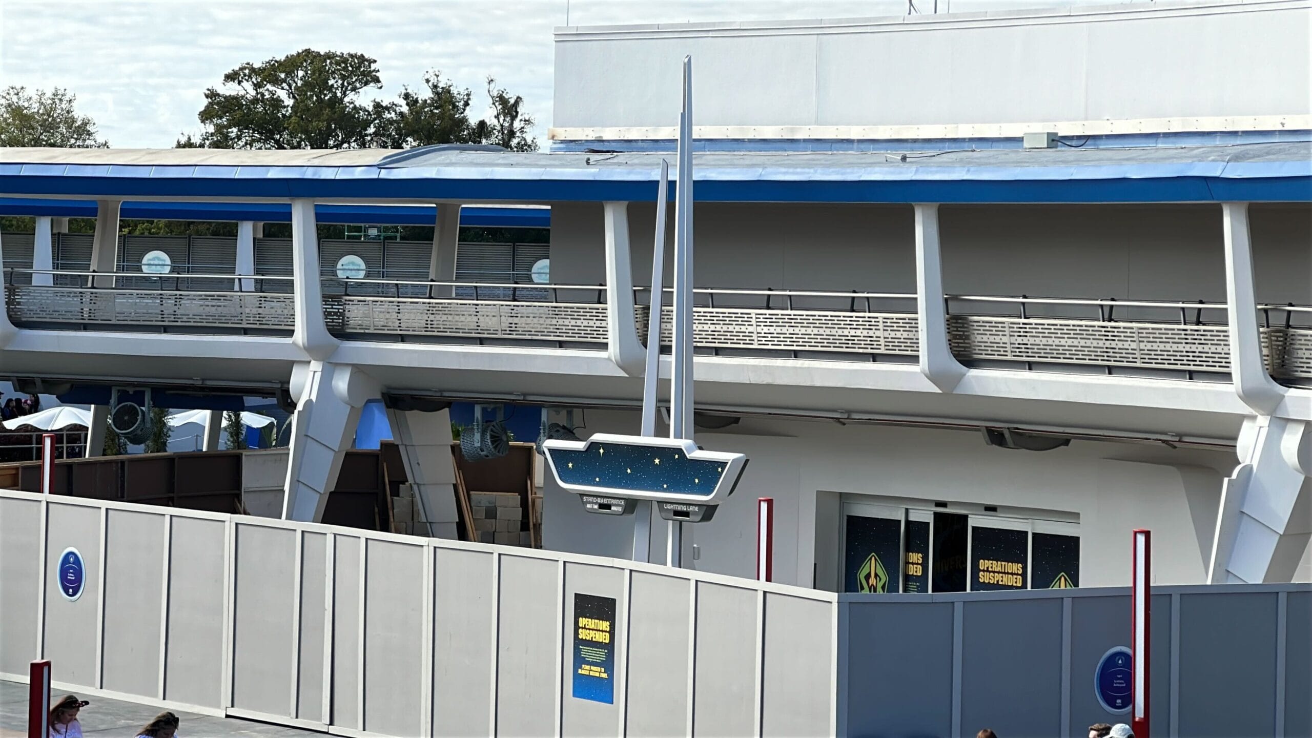 More queue railings have been installed outside Buzz Lightyear's Space Ranger Spin, and the entrance wall has been painted white.
