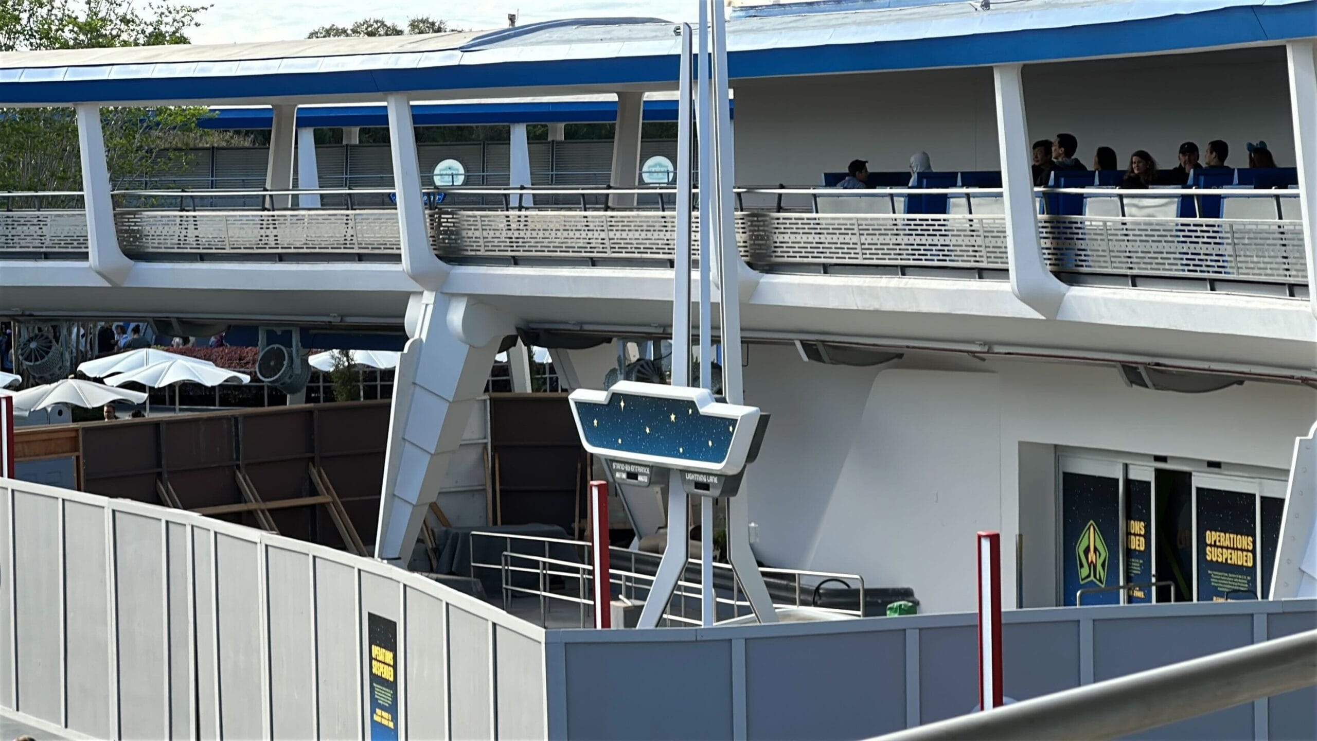 More queue railings have been installed outside Buzz Lightyear's Space Ranger Spin, and the entrance wall has been painted white.