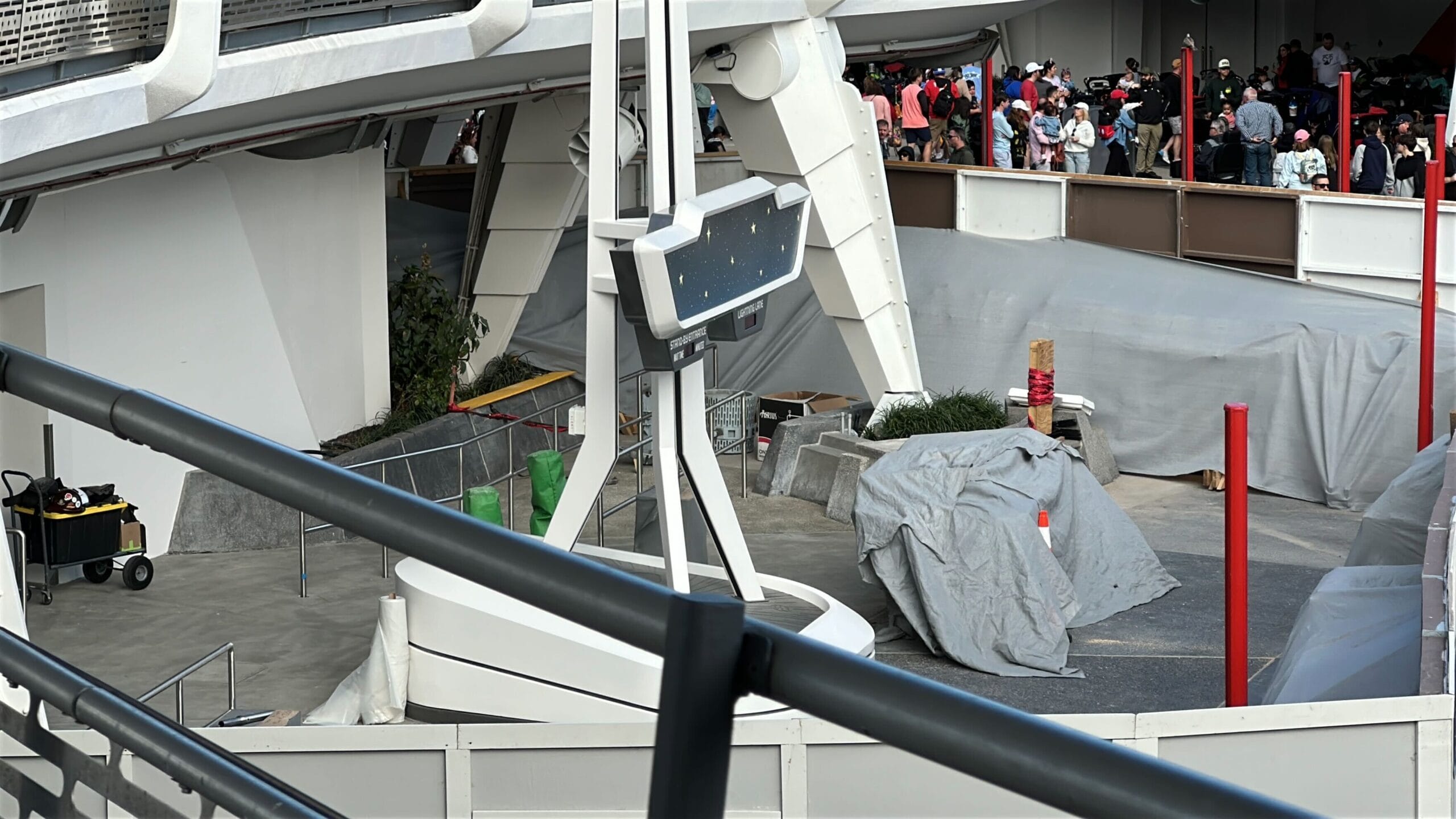 More queue railings have been installed outside Buzz Lightyear's Space Ranger Spin, and the entrance wall has been painted white.