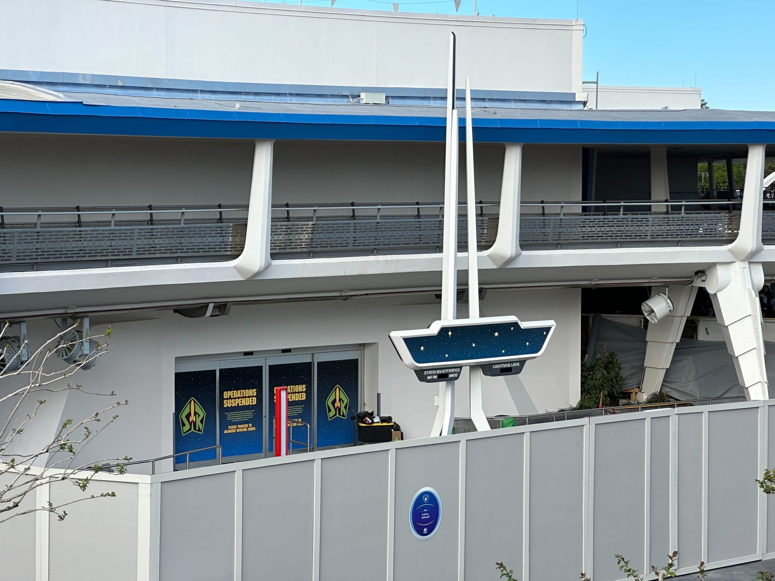 More queue railings have been installed outside Buzz Lightyear's Space Ranger Spin, and the entrance wall has been painted white.