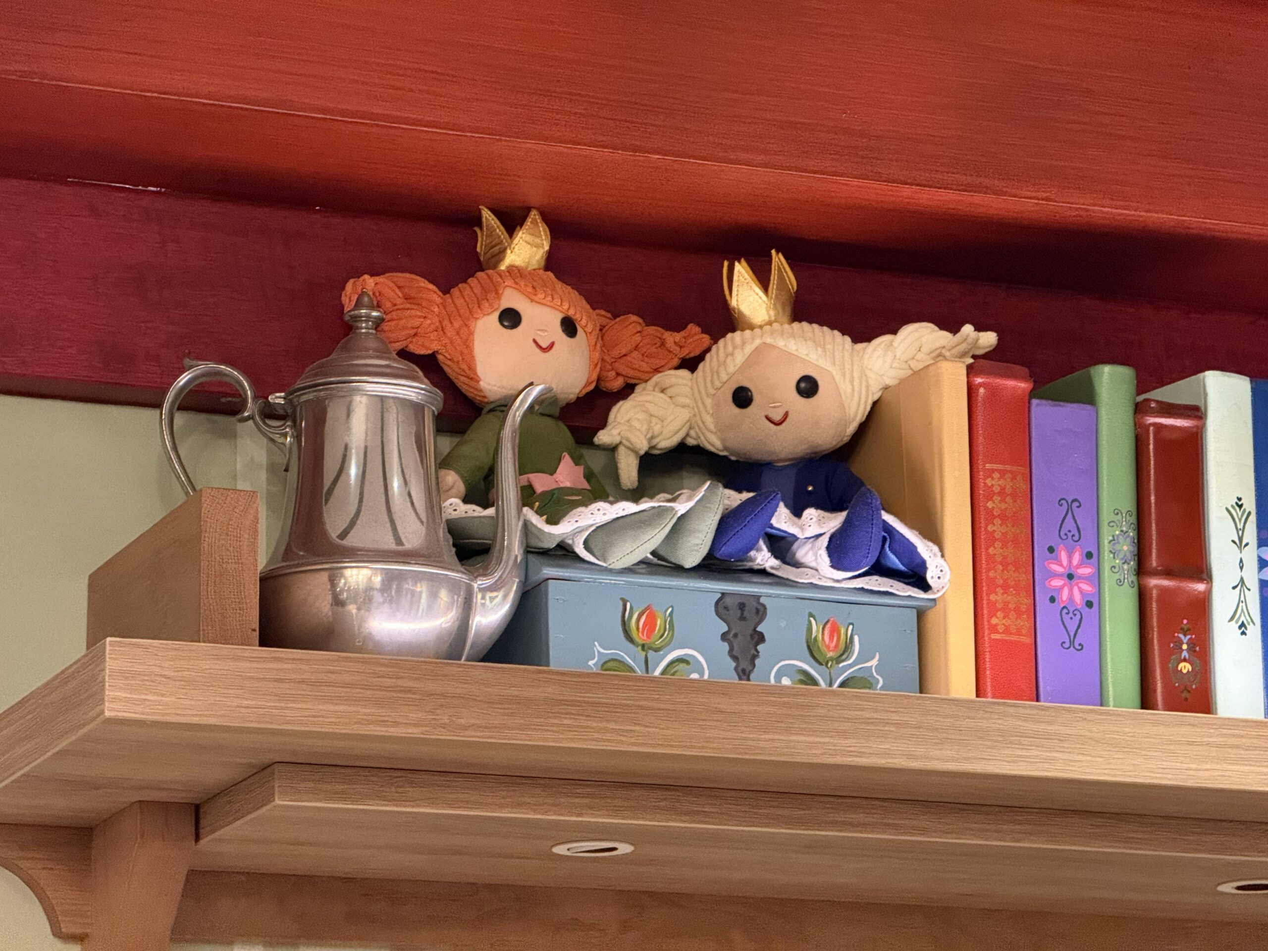 Olaf Frozen-themed dining room in Enchanted Summer restaurant on the Disney Adventure cruise ship