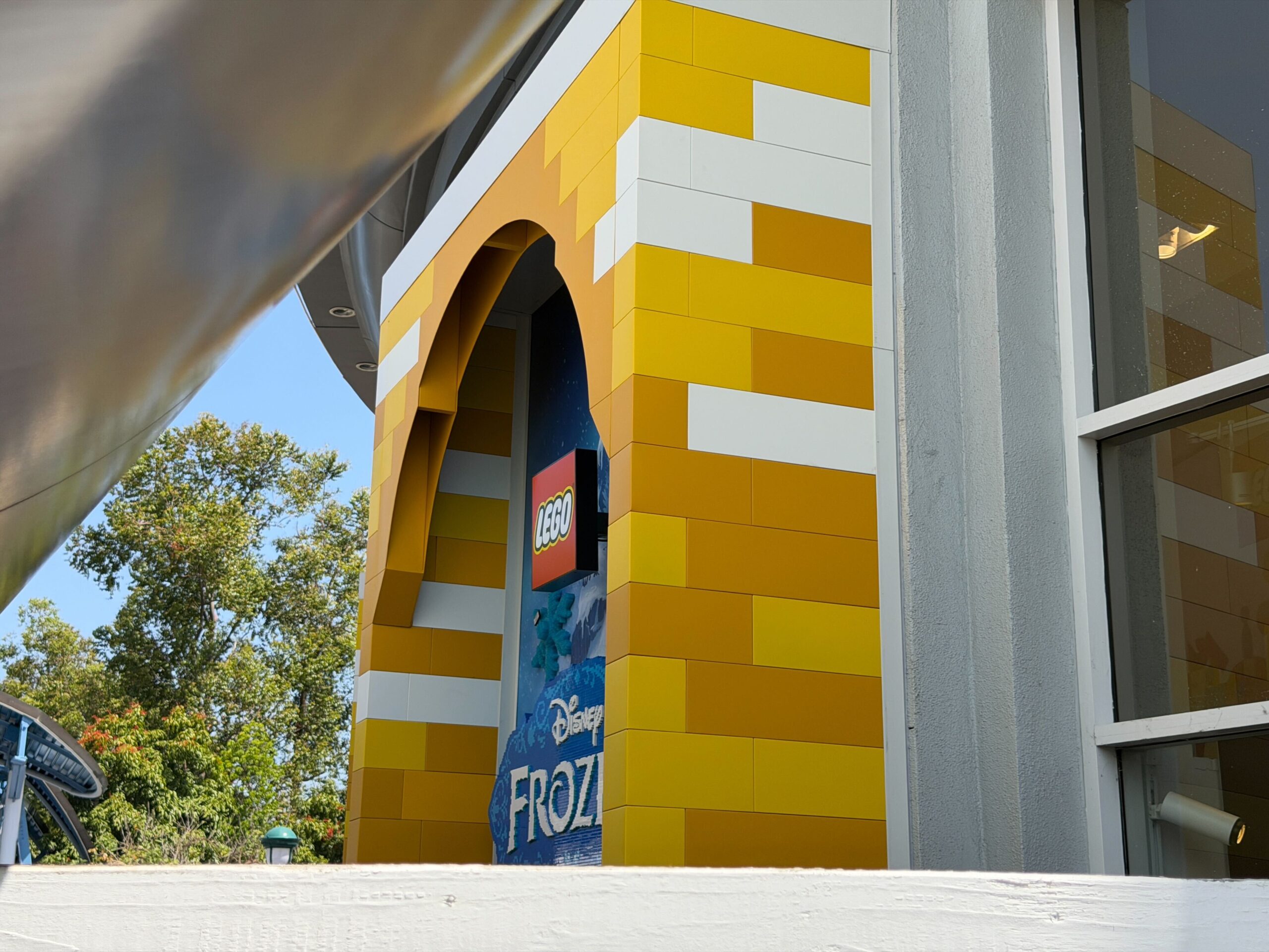 ‘Frozen’ Themed Window Now Visible, Replaces ‘Toy Story’ Display at Downtown Disney LEGO Store in Disneyland