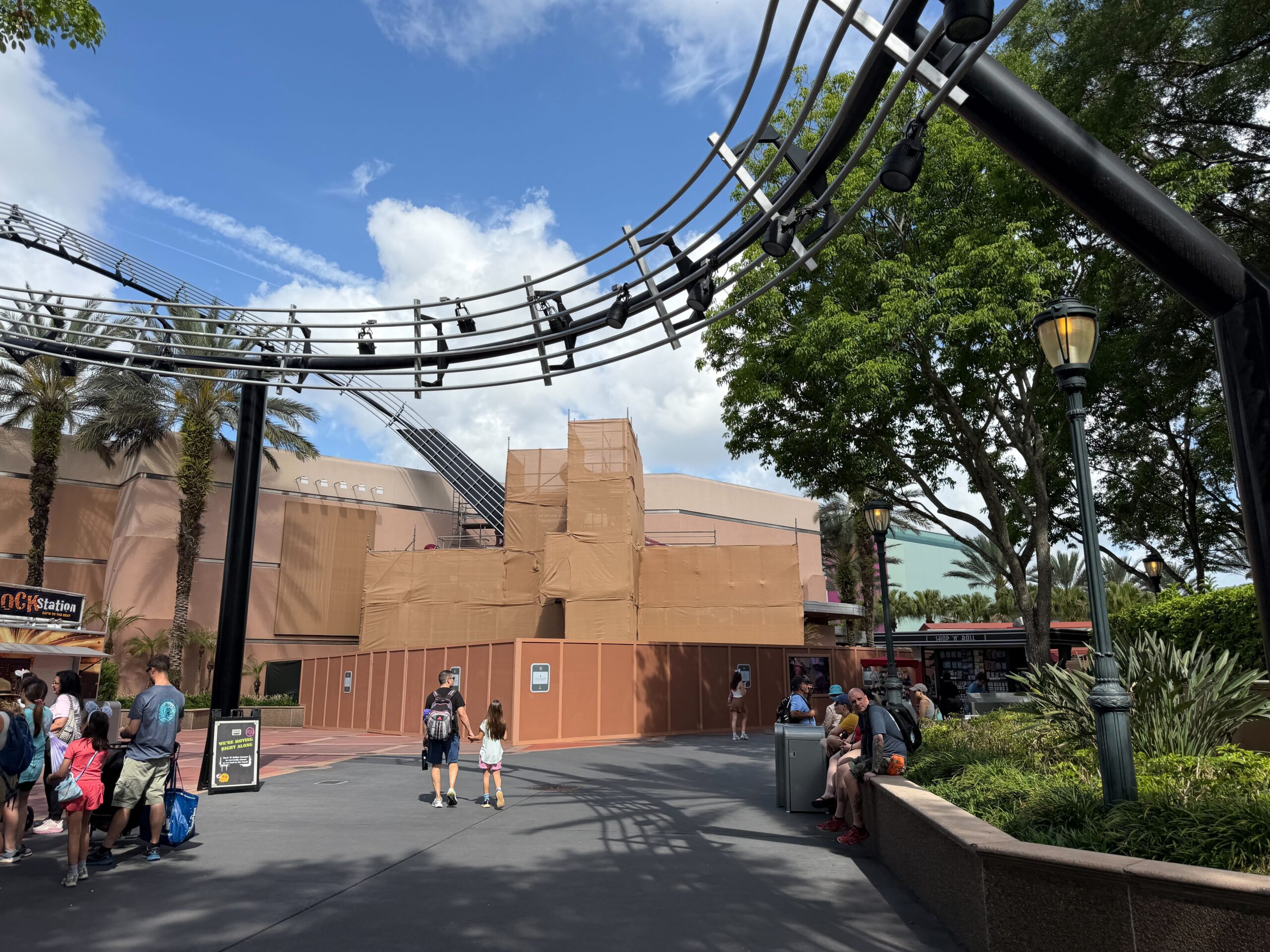 Rock ‘n’ Roller Coaster Guitar Repainting to Start Soon as Preparation Appears Nearly Complete