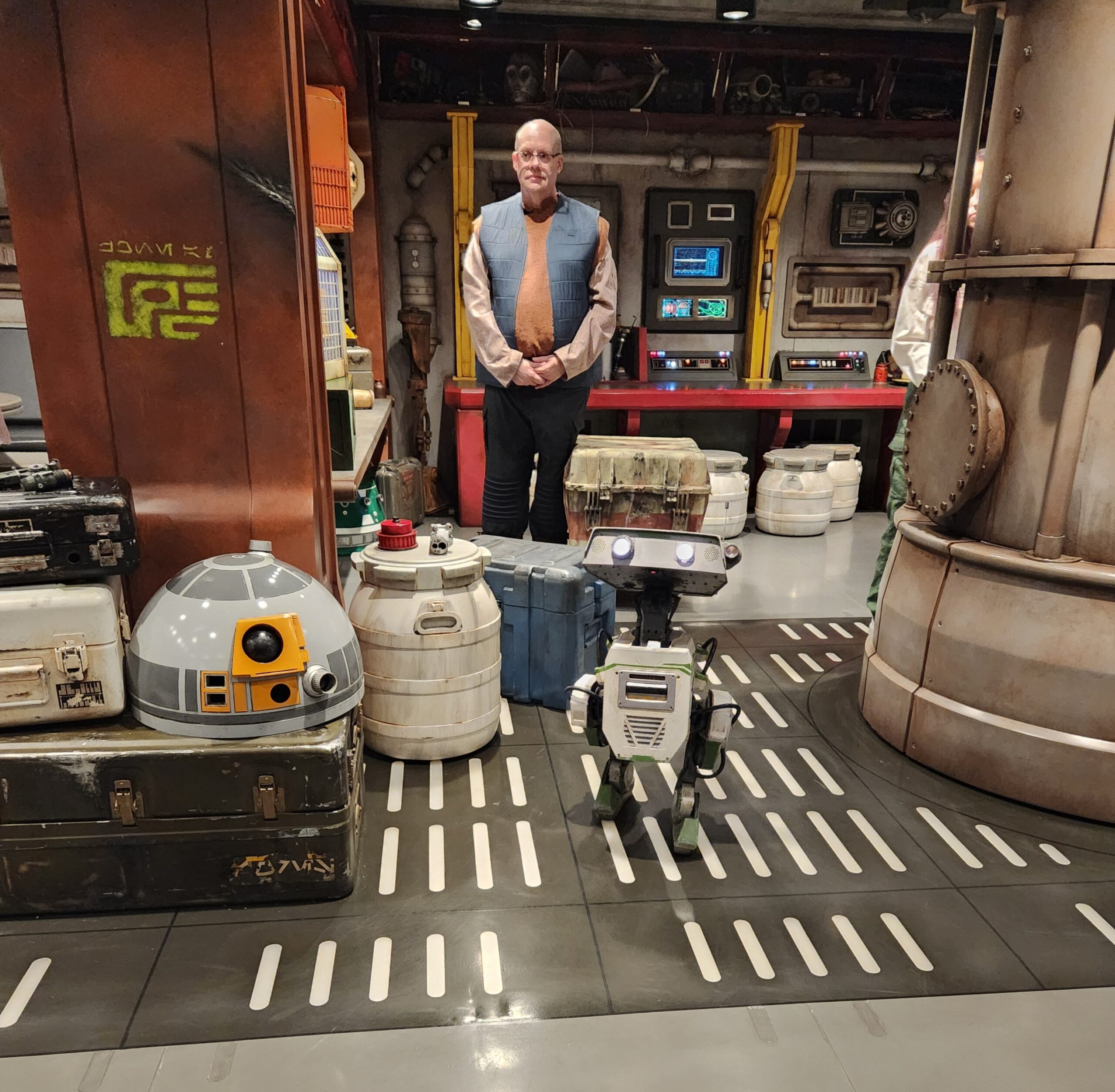Grek droid in Star Wars: Cargo Bay.
