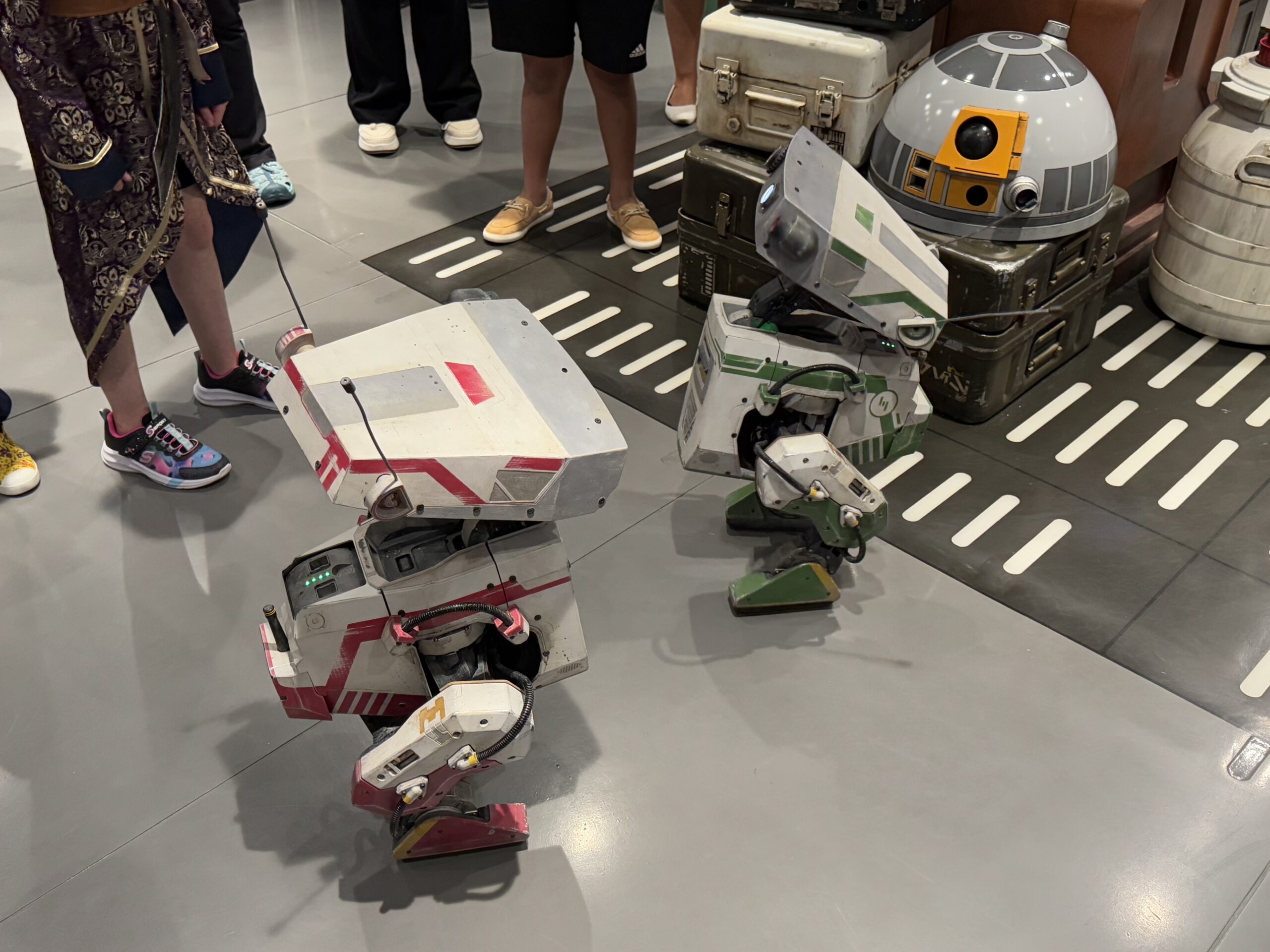 Red and Grek in Star Wars: Cargo Bay.