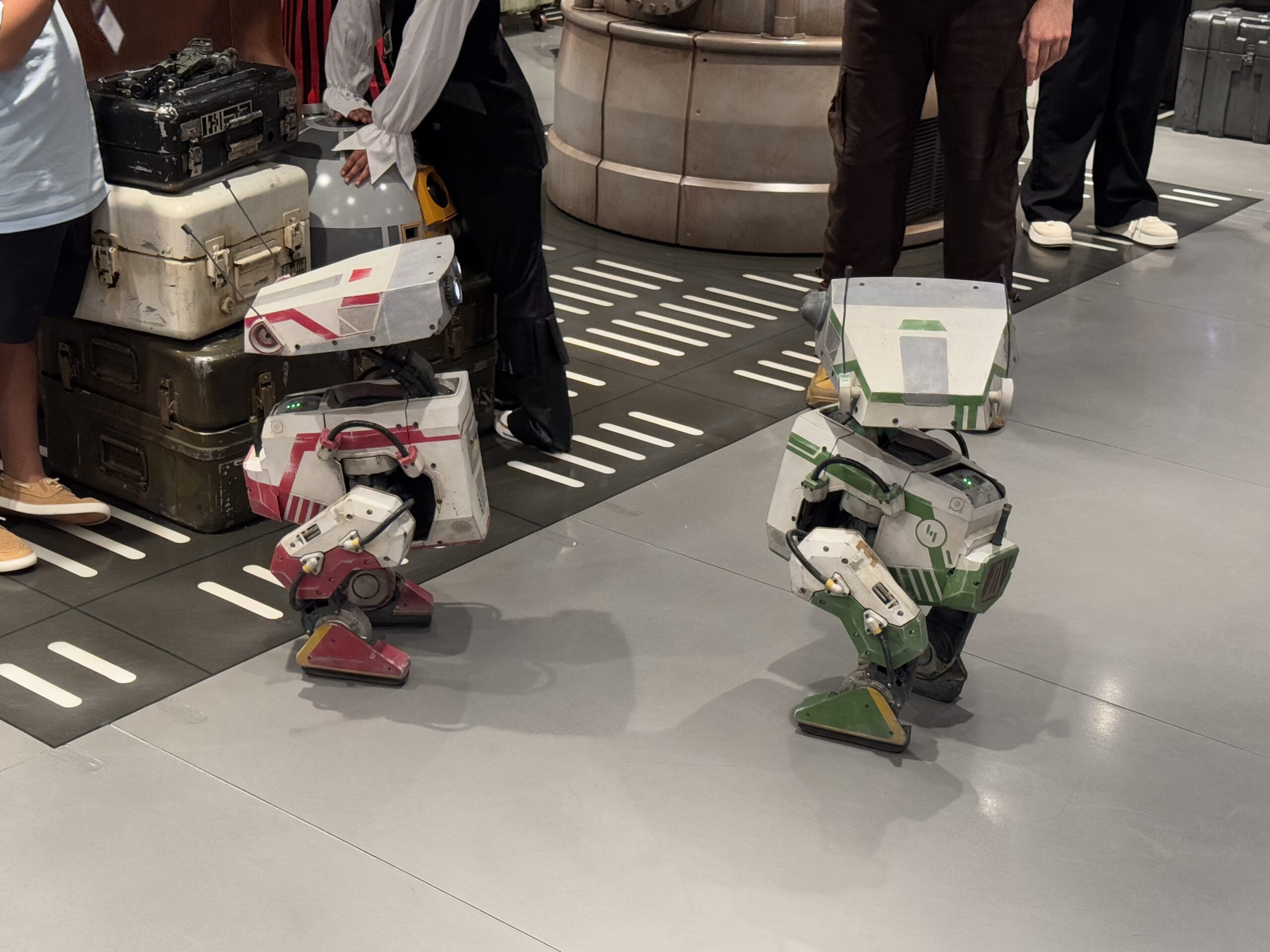 Red and Grek in Star Wars: Cargo Bay.