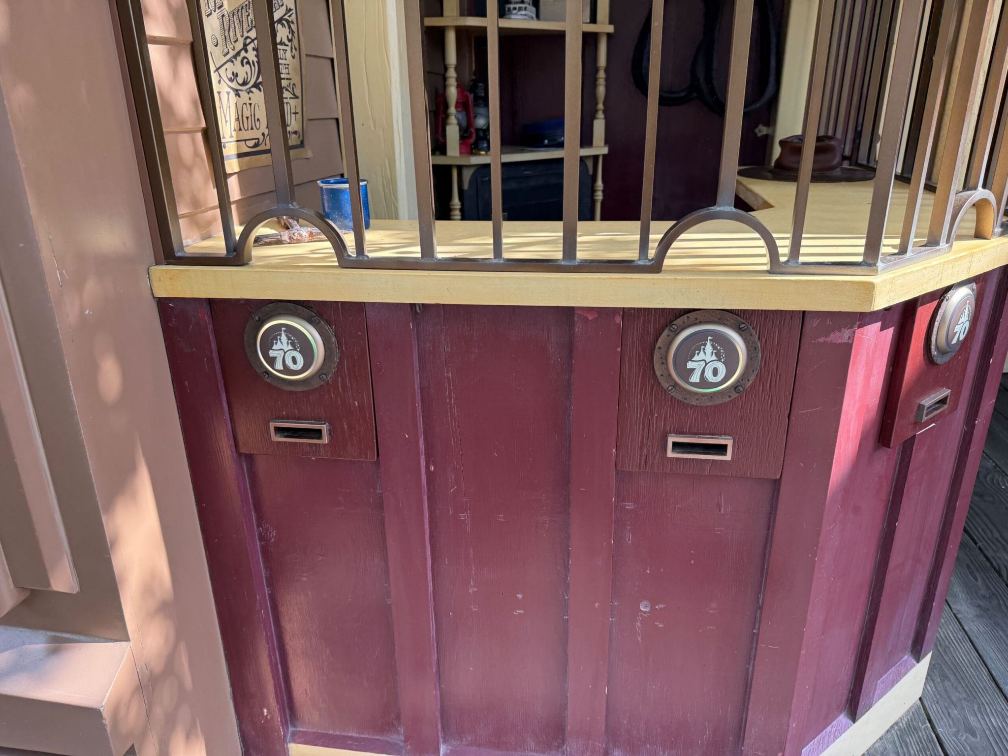 RUMOR: Disneyland Resort Phasing Out MagicBand+ as Availability ...