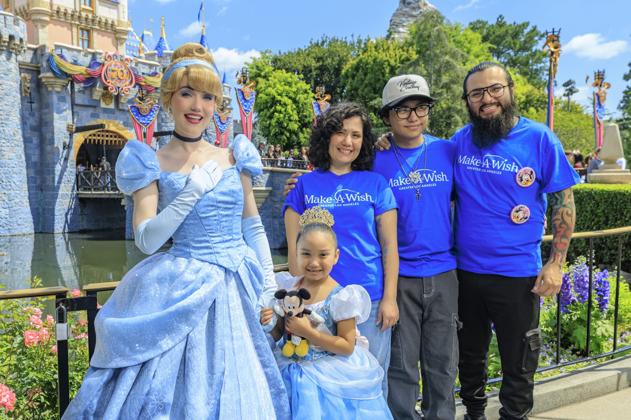 Lilo and her family meeting Cinderella.