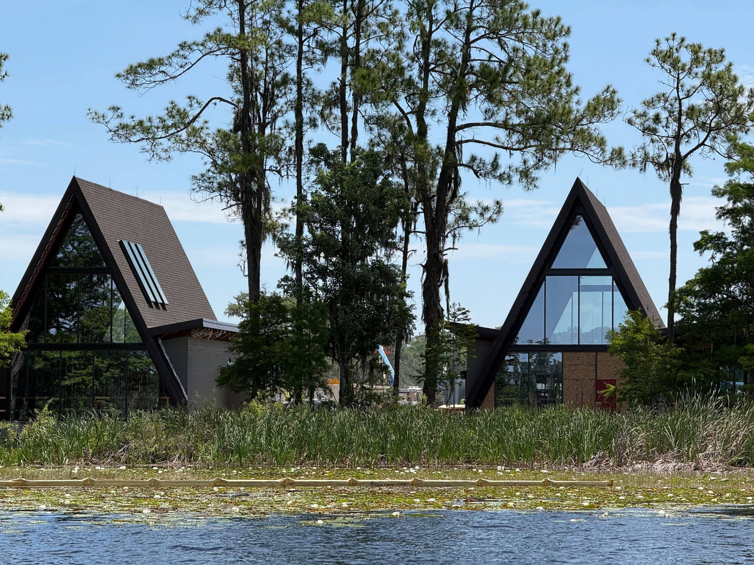 Lakeshore Lodge incorporates floor-to-ceiling windows to allow guests to feel immersed in nature.