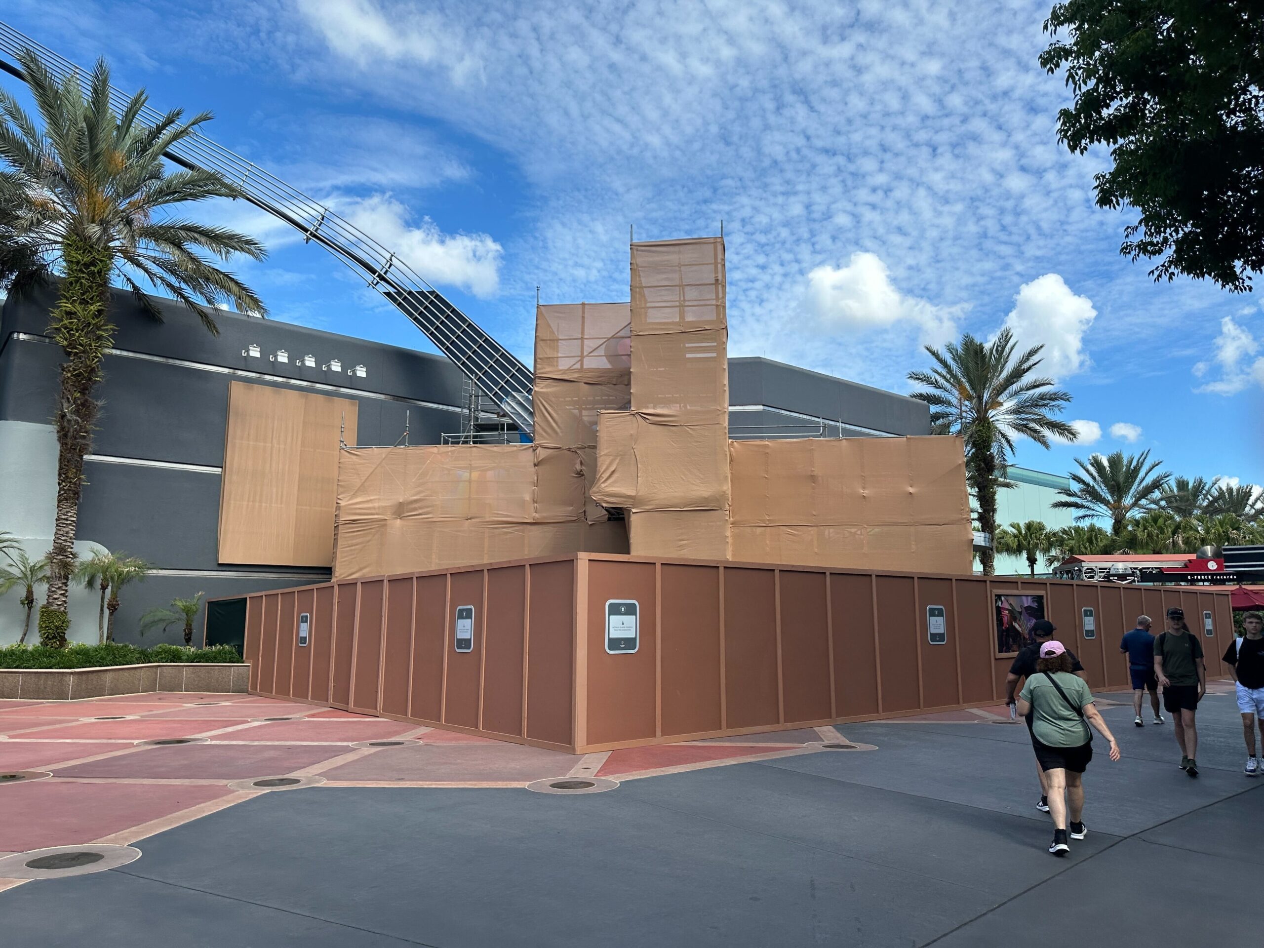 First Visible Star Added to Rock ‘n’ Roller Coaster Guitar at Disney’s Hollywood Studios
