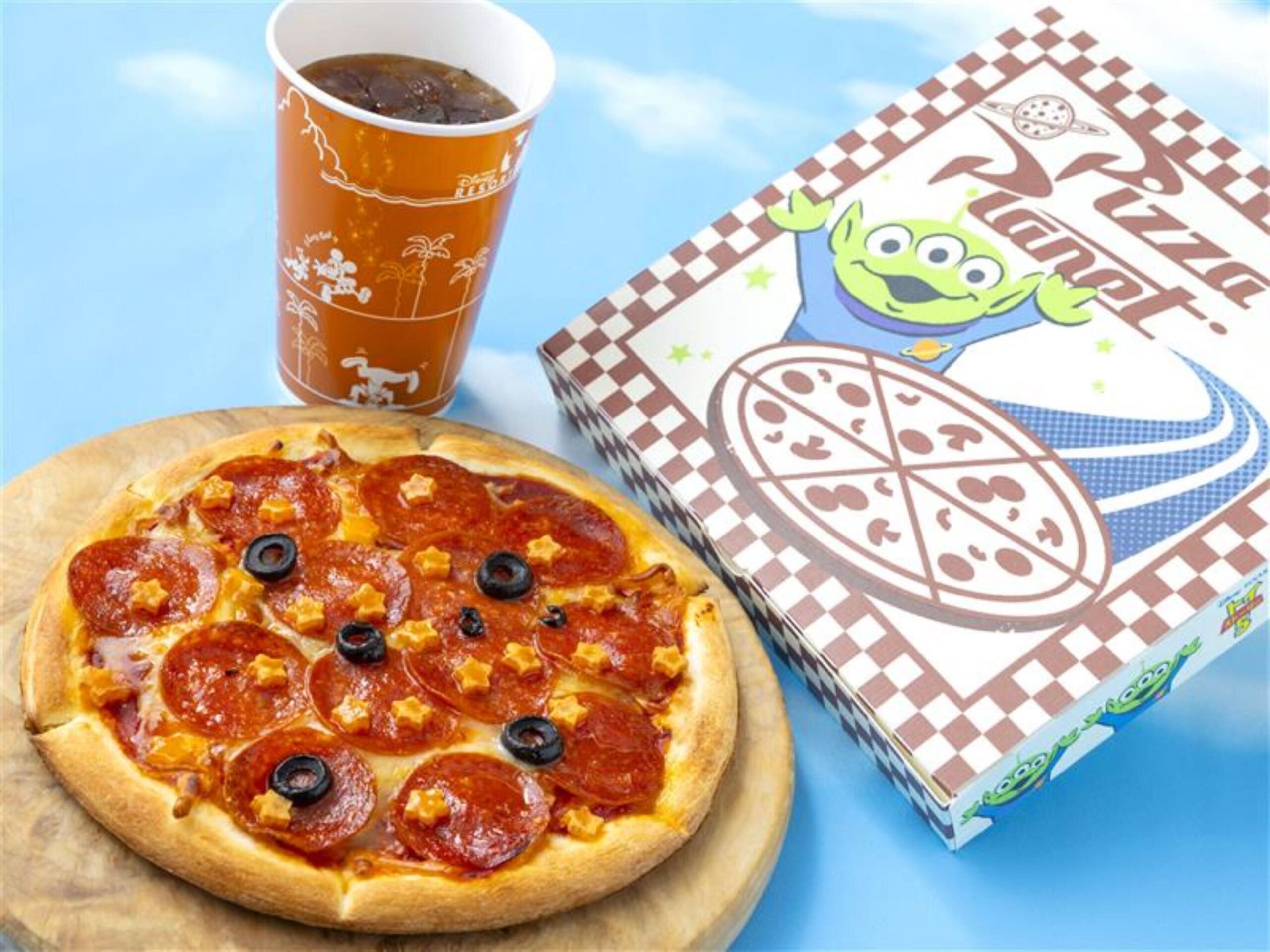 Pan Galactic Pizza Port in Tokyo Disneyland will have Pizza Planet-inspired decorations, as well as themed menu items. The pepperoni pizza will come in unique boxes with the Pizza Planet logo and will be topped with star-shaped cheese slices.