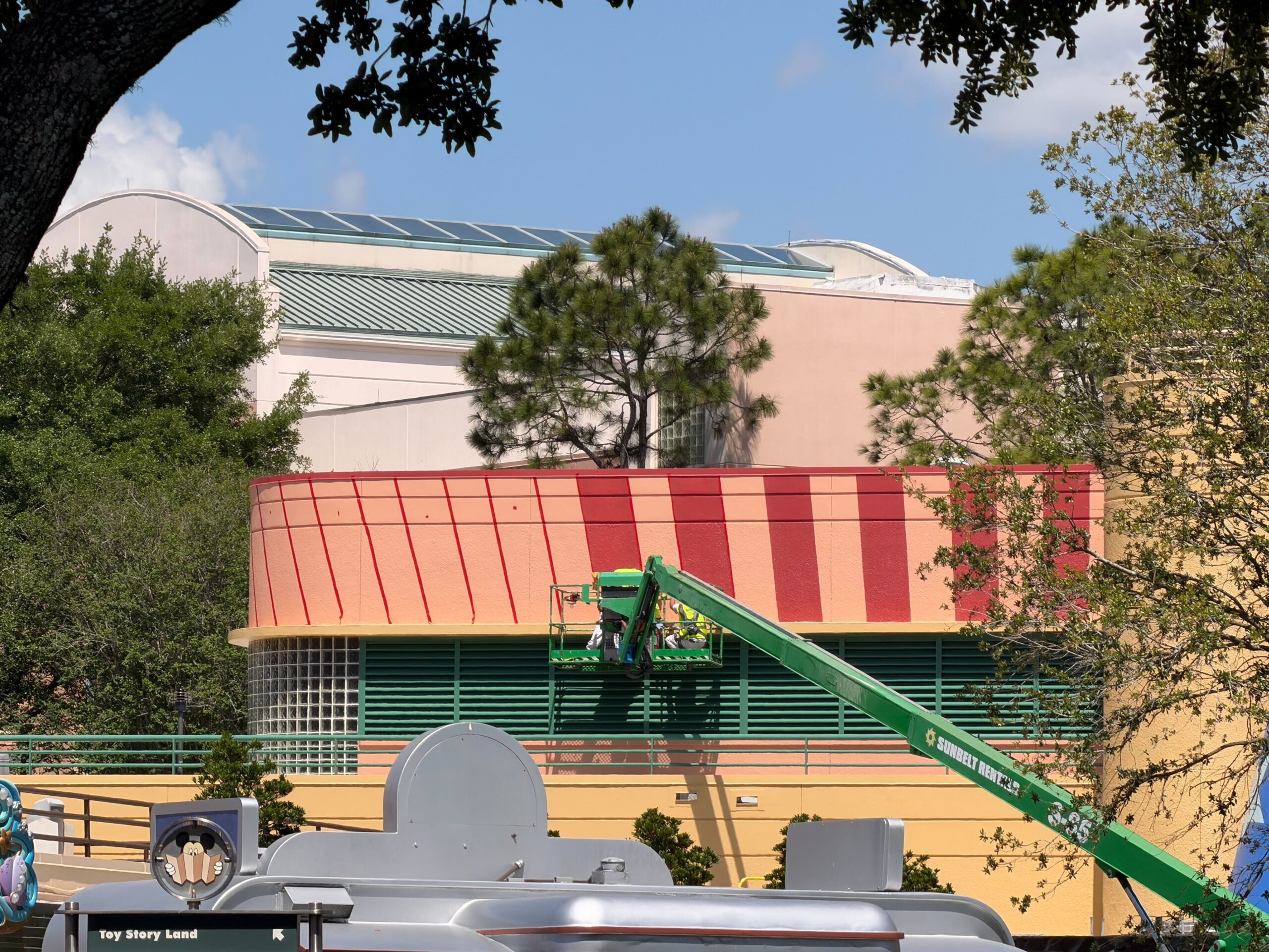 Stripes Added to Other Side of The Magic of Disney Animation at Disney’s Hollywood Studios