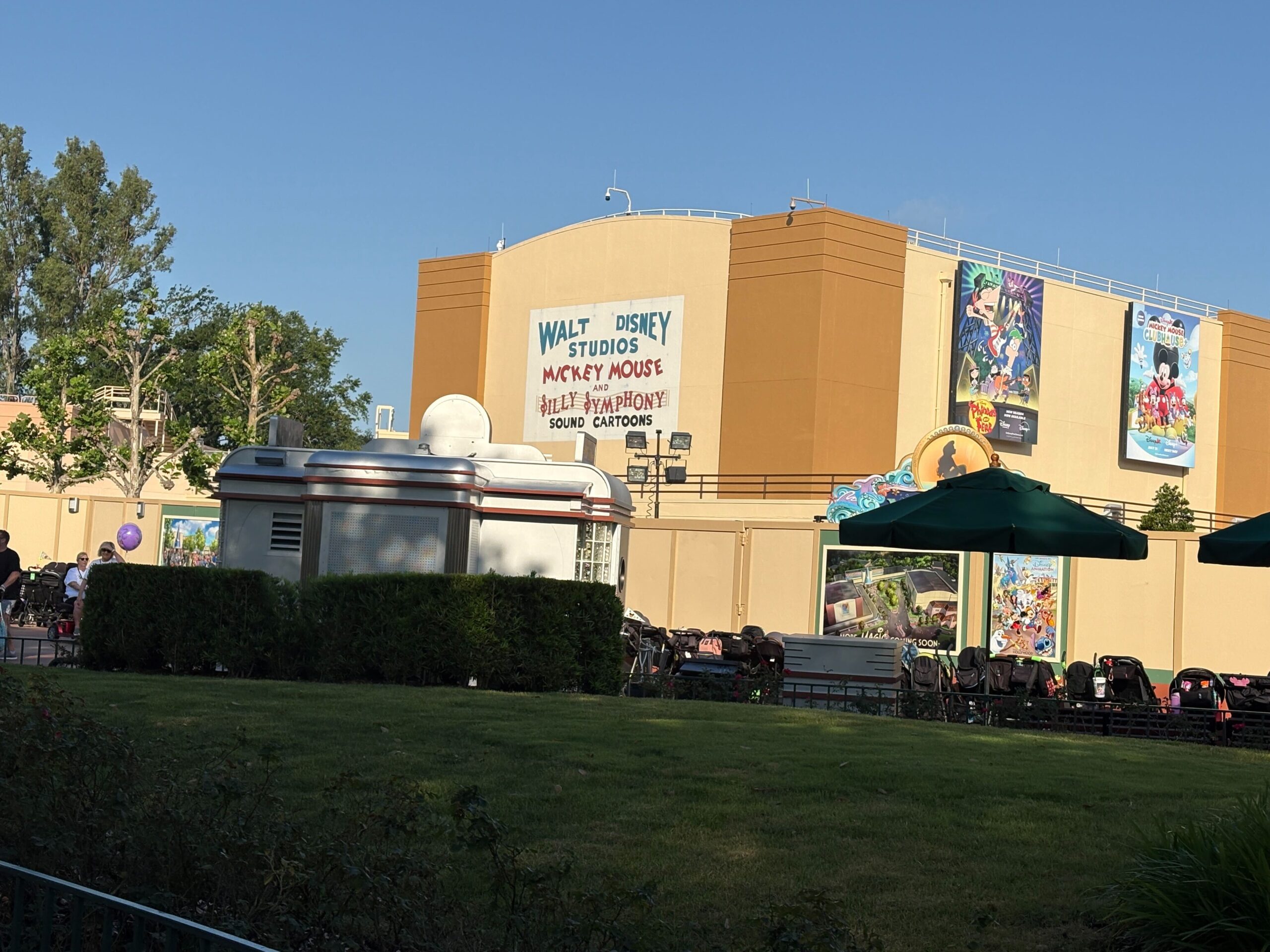 Walt Disney Studios Billboard & Animation Courtyard Stripes Almost Complete