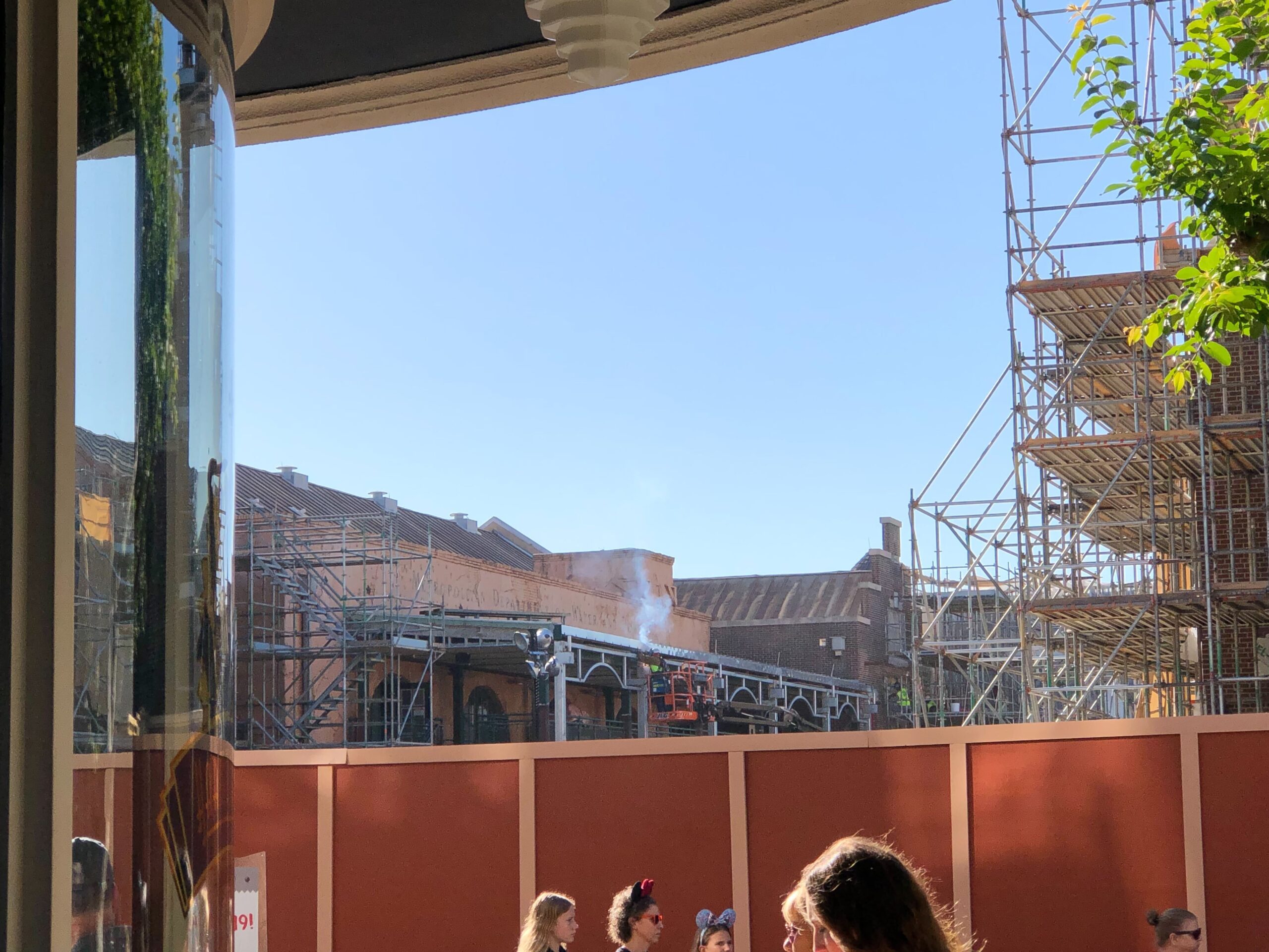 The former PizzeRizzo facade has new arches as construction continues transforming Muppets Courtyard into Monstropolis.