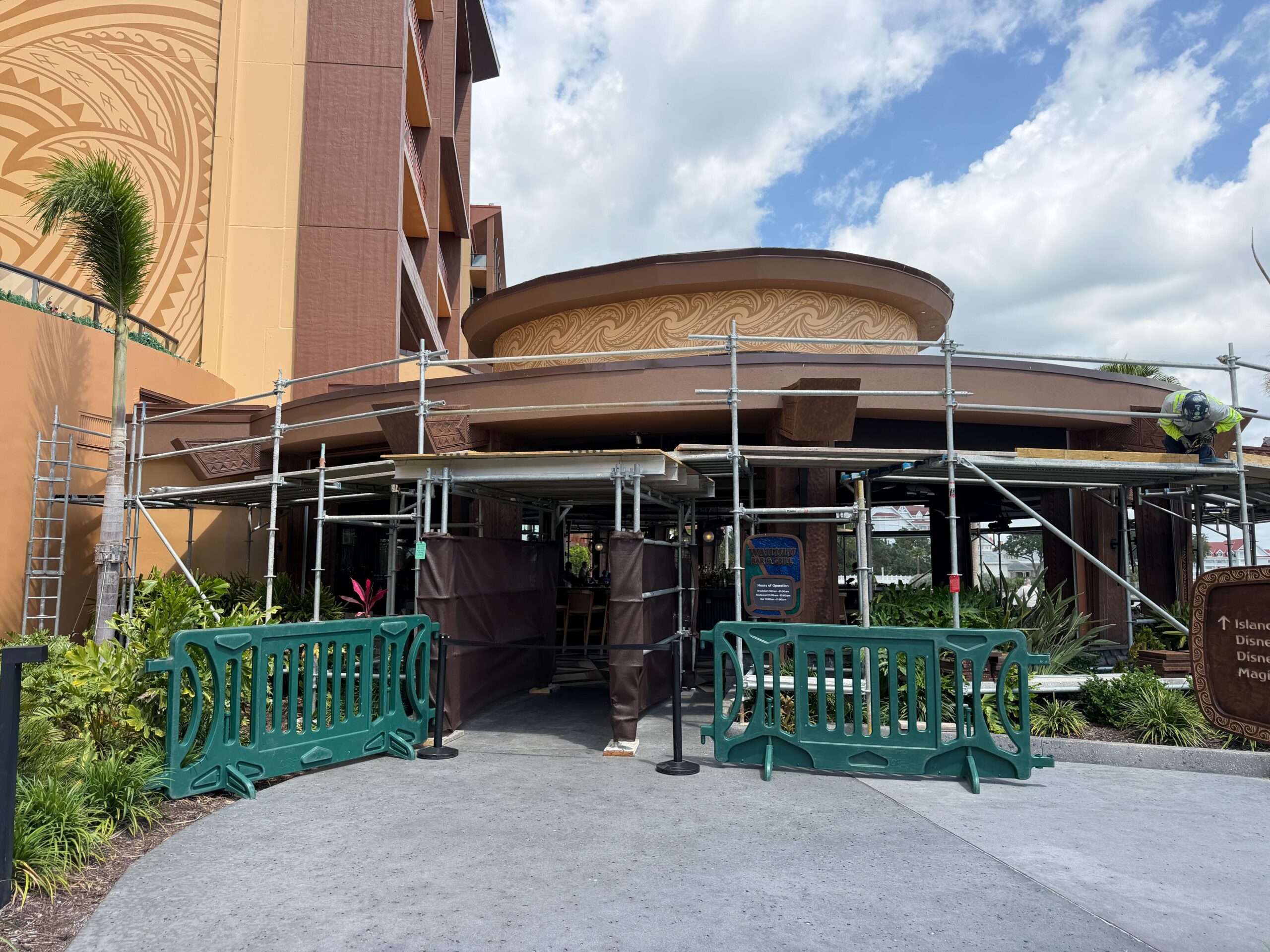 Scaffolding Goes Up at Disney’s Polynesian Village Resort Wailulu Bar for Roof Refurbishment