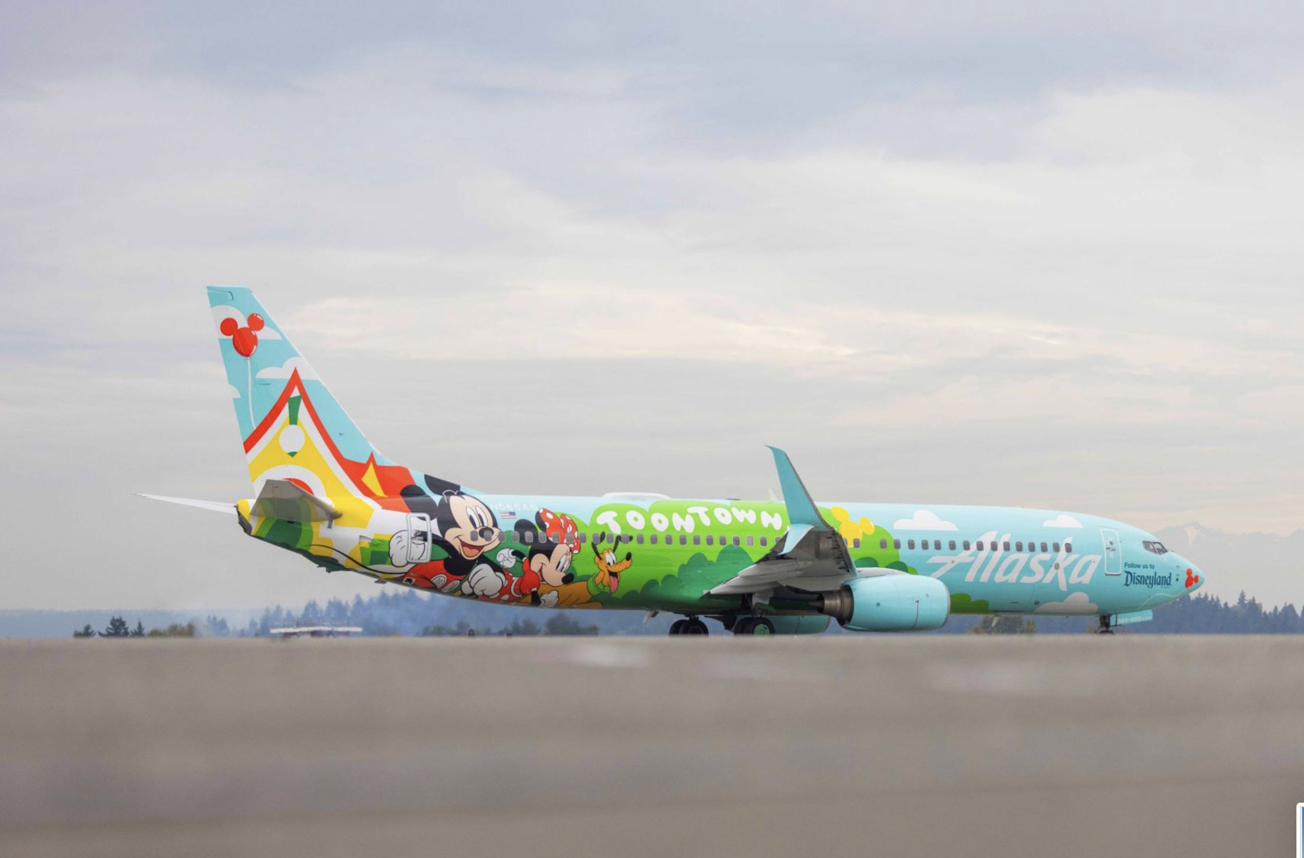 The iconic crew of Toy Story, along with some new friends from the upcoming fifth film, can be seen flying American airspace in style thanks to a new livery from Alaska Airlines.